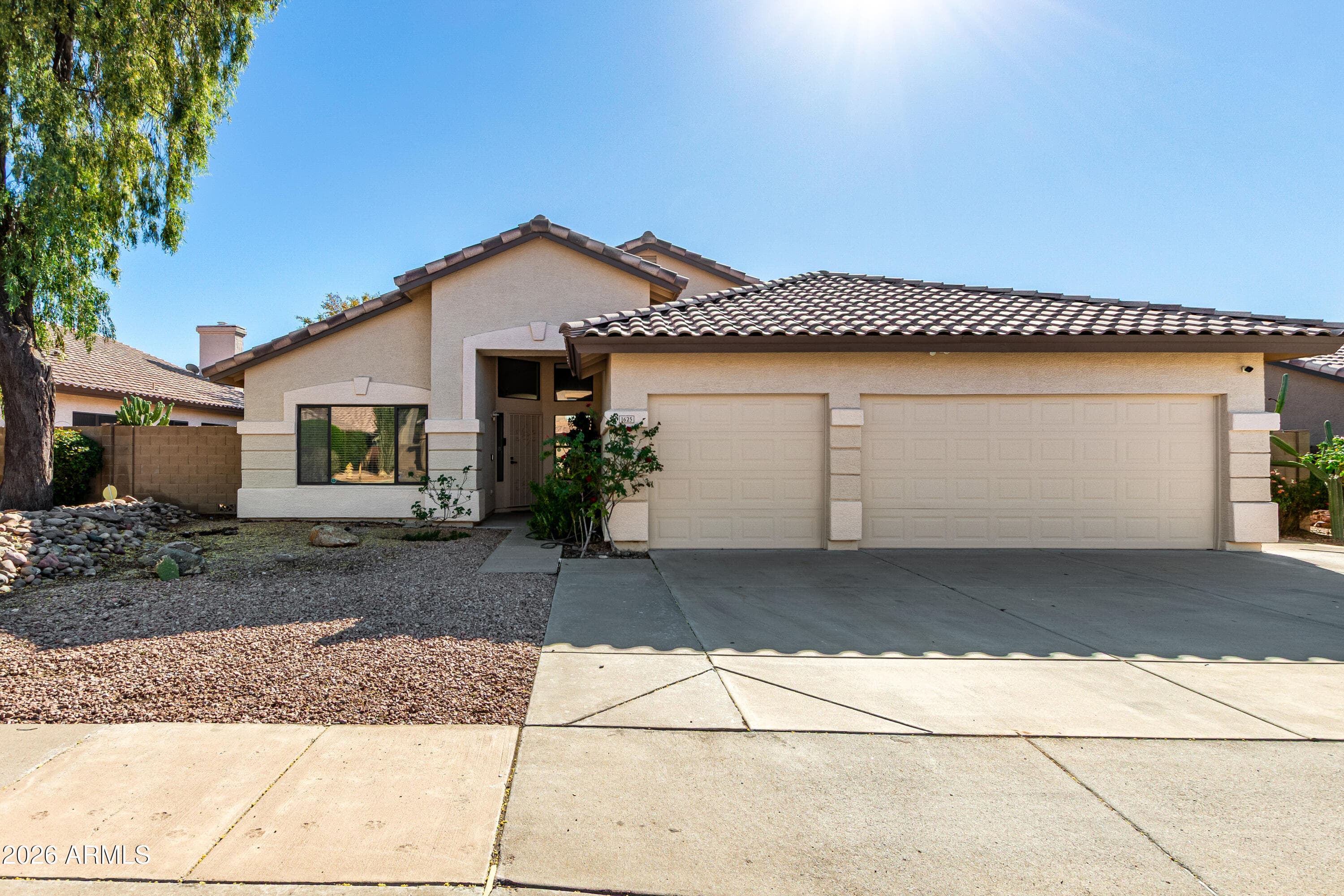 1625 E MONTOYA Lane, Phoenix, AZ 85024 — photo 1 of 42