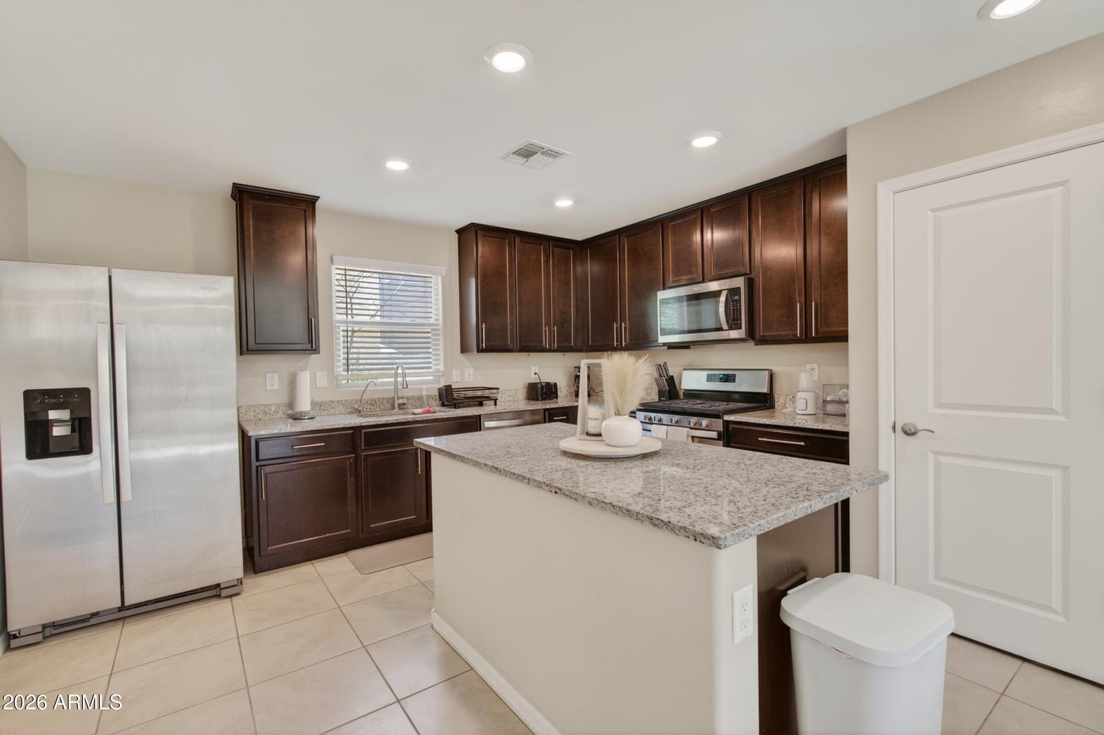 8224 W ALBENIZ Place, Phoenix, AZ 85043 — photo 10 of 37