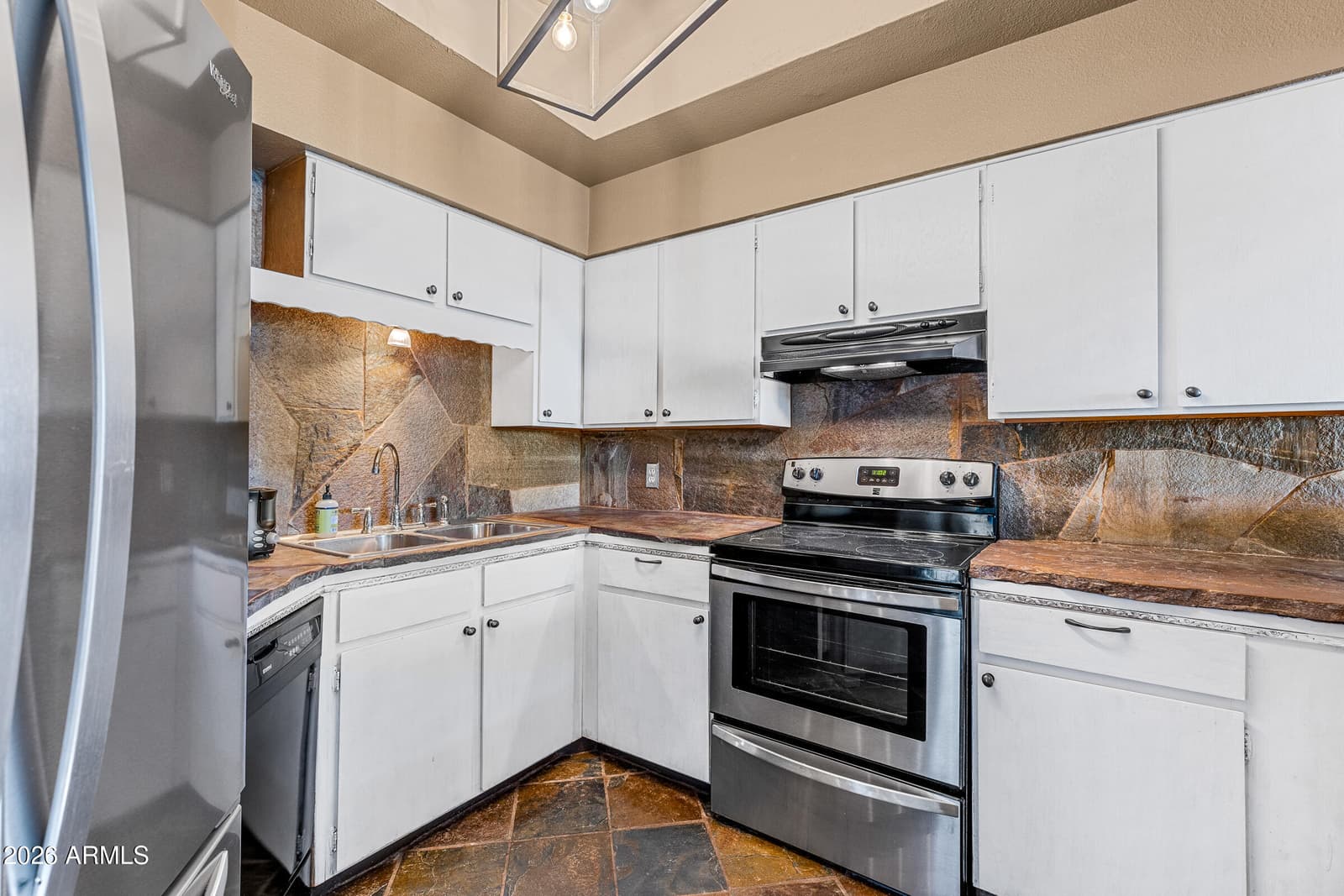 2370 N WHISPERING PINES Way, Flagstaff, AZ 86004 — photo 12 of 39