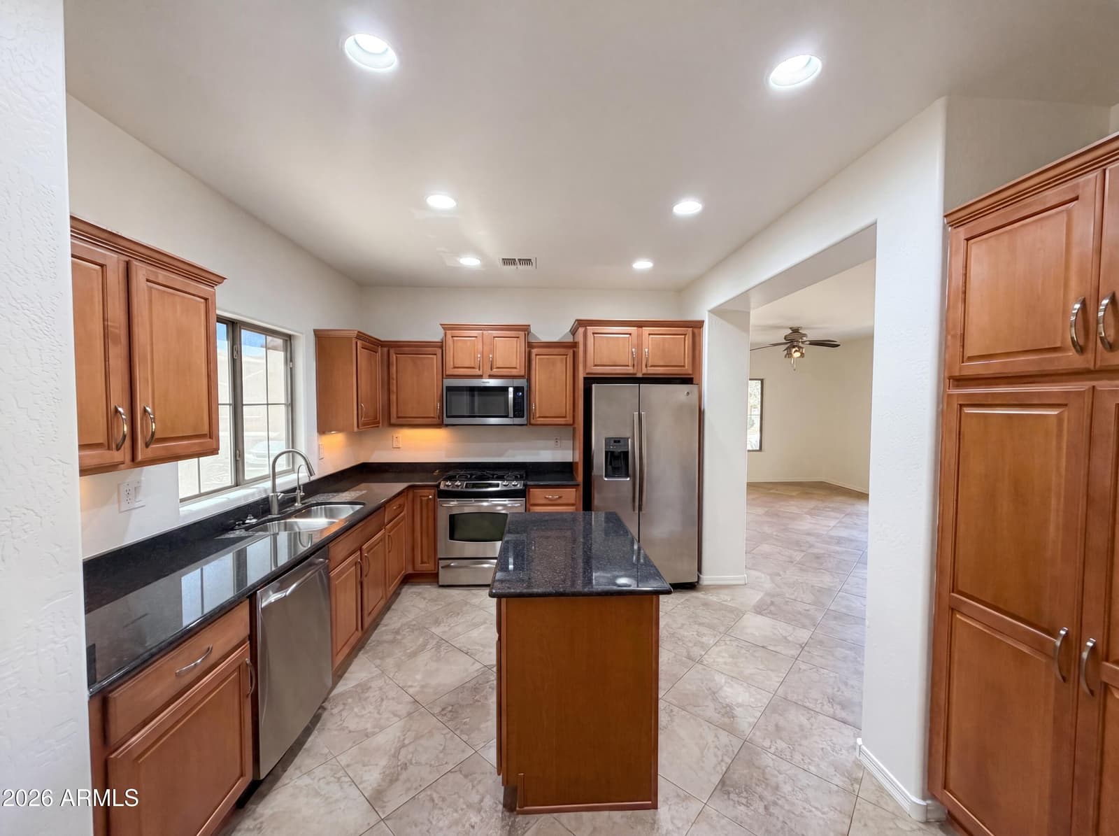 3968 E MELINDA Drive, Phoenix, AZ 85050 — photo 8 of 21