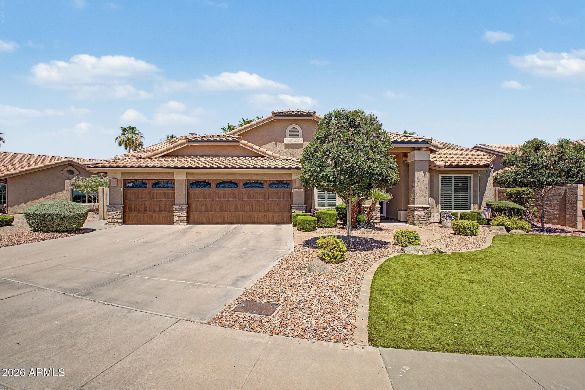 1037 S SCALLOP Drive, Gilbert, AZ 85233 — photo 1 of 32