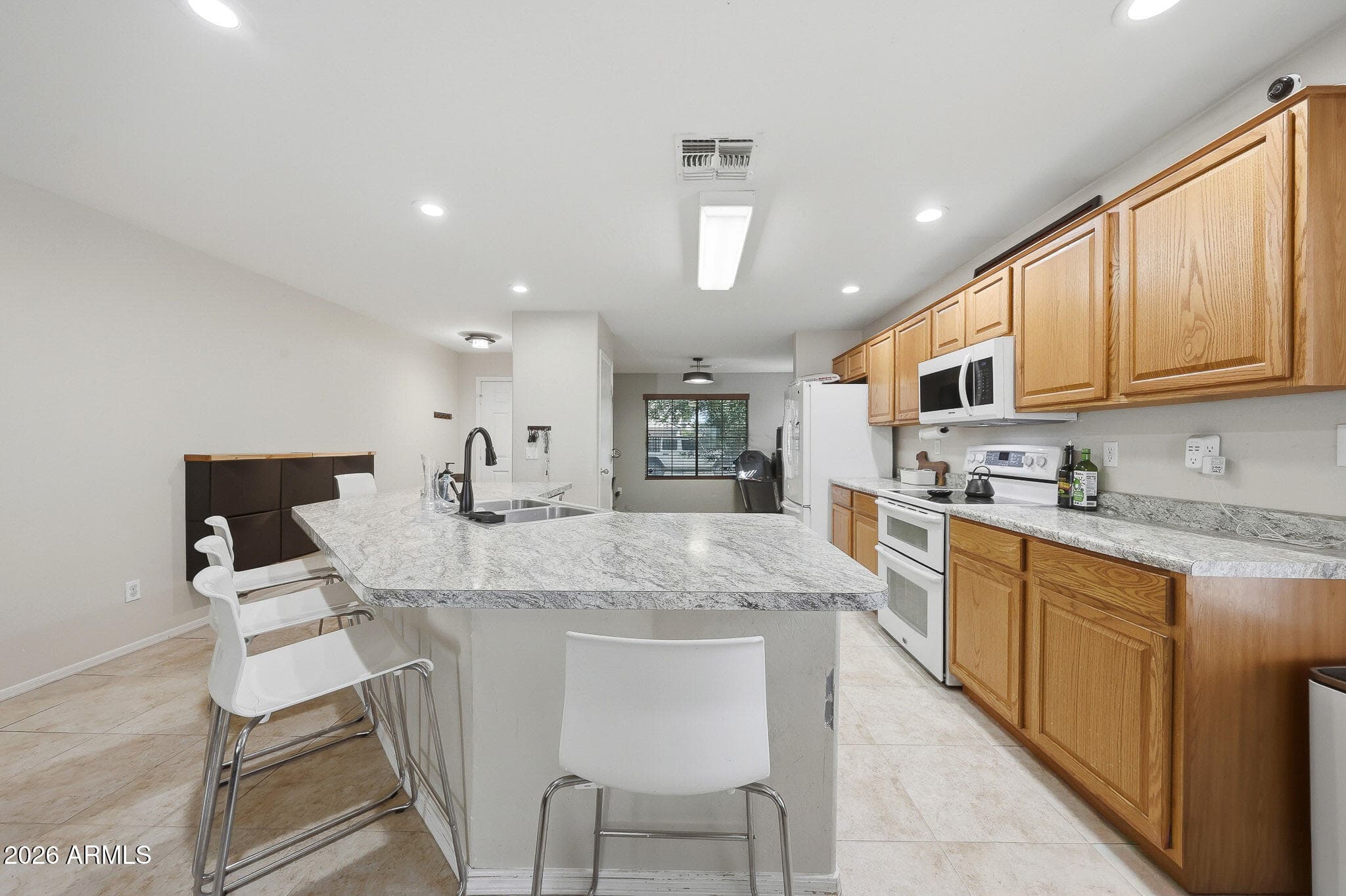 11166 W MOUNTAIN VIEW Drive, Avondale, AZ 85323 — photo 4 of 31