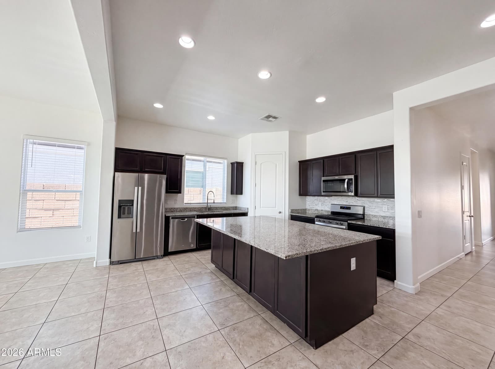 2528 N COMISKEY Drive, Florence, AZ 85132 — photo 2 of 16
