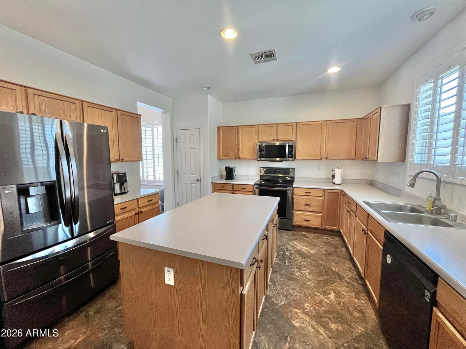 3419 W VIA MONTOYA Drive, Phoenix, AZ 85027 — photo 4 of 36