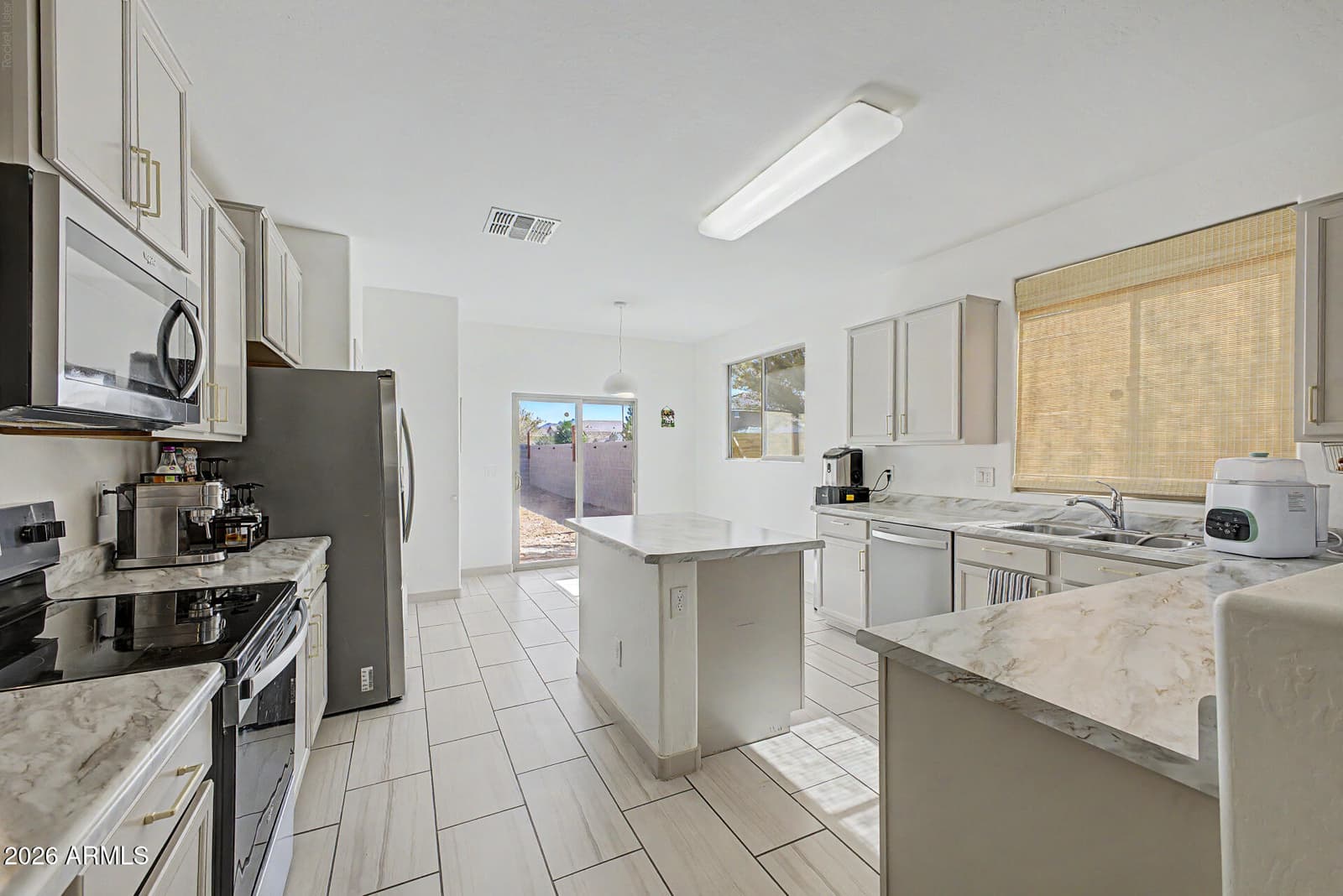 10445 W CORDES Road, Tolleson, AZ 85353 — photo 7 of 26
