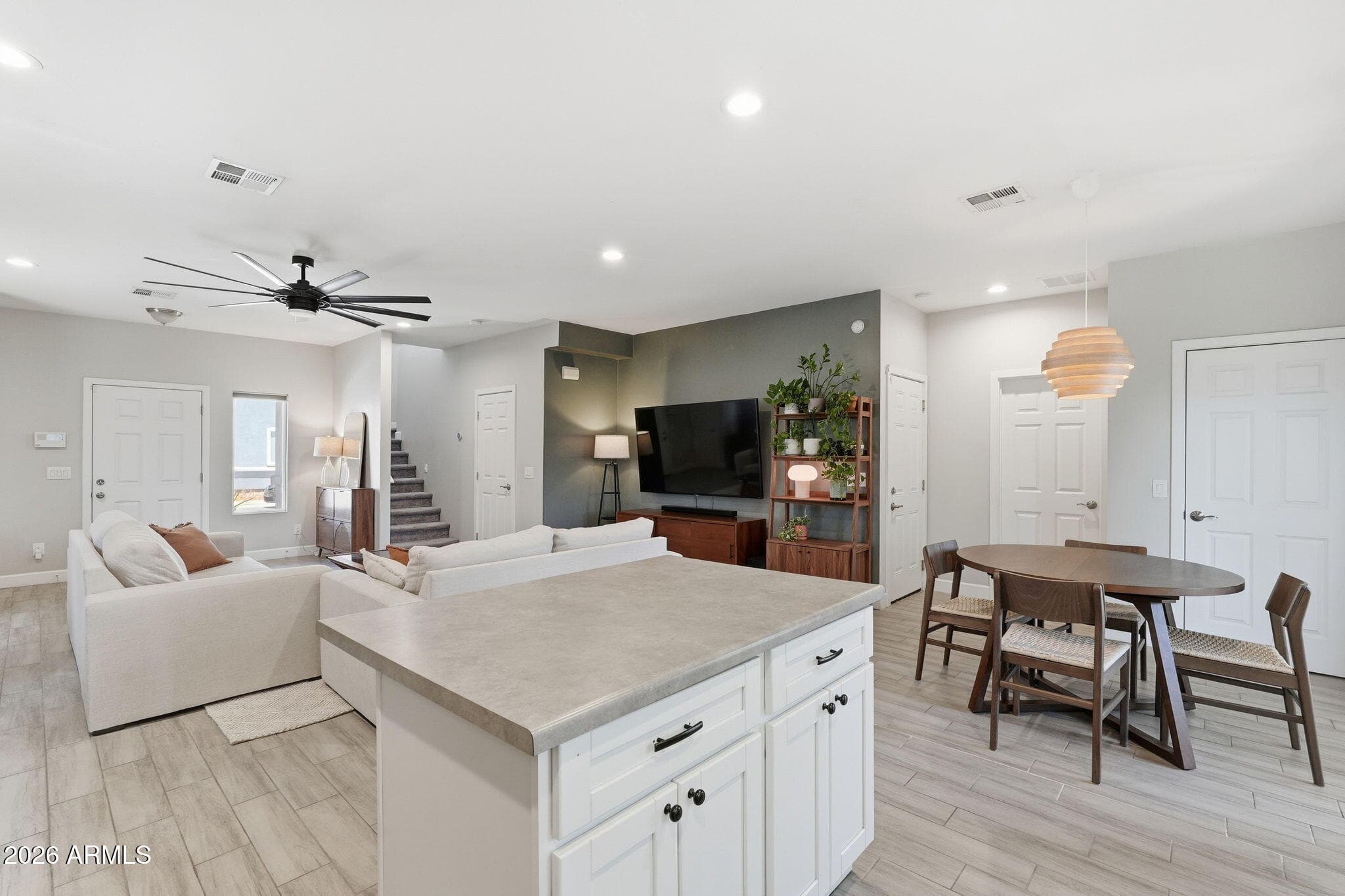 1021 E ODEUM Lane, Phoenix, AZ 85040 — photo 11 of 35
