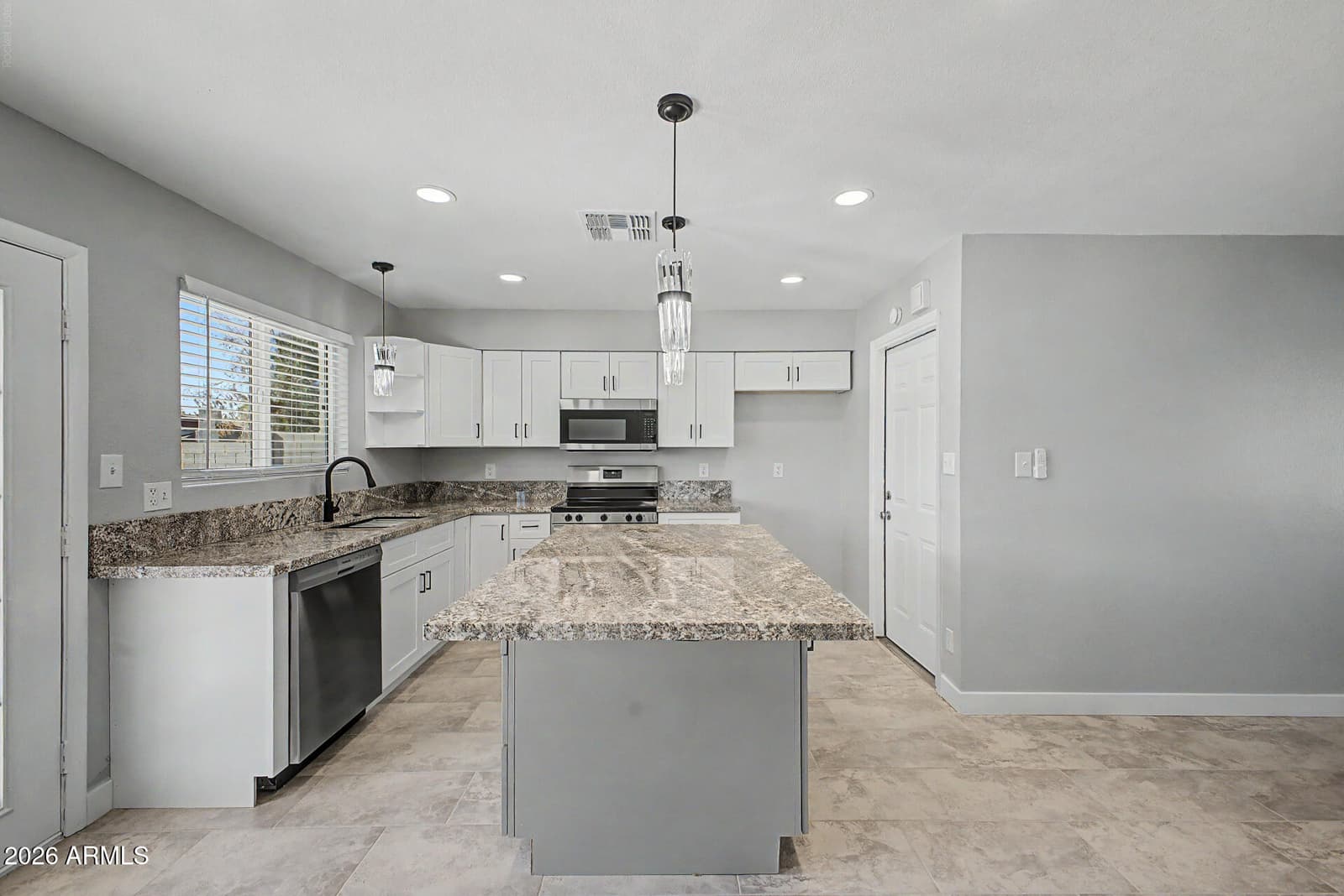 17602 N 8TH Avenue, Phoenix, AZ 85023 — photo 10 of 33