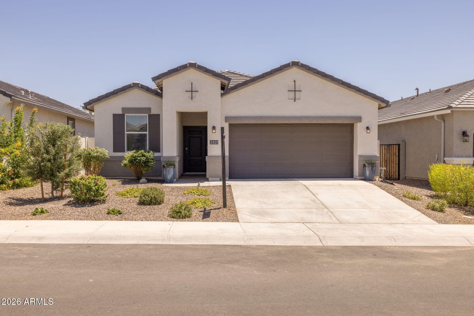 2421 W SABLE Avenue, Apache Junction, AZ 85120 — photo 6 of 39