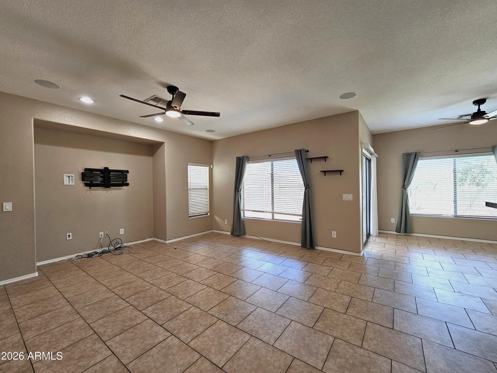 5585 Los Capanos Drive, Sierra Vista, AZ 85635 — photo 4 of 24