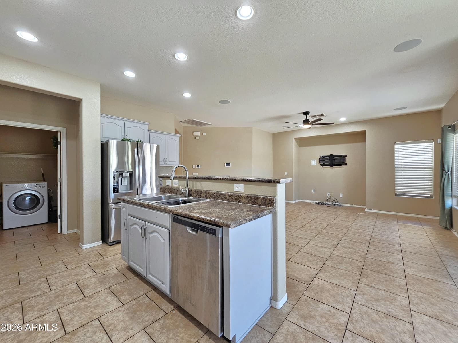 5585 Los Capanos Drive, Sierra Vista, AZ 85635 — photo 9 of 24