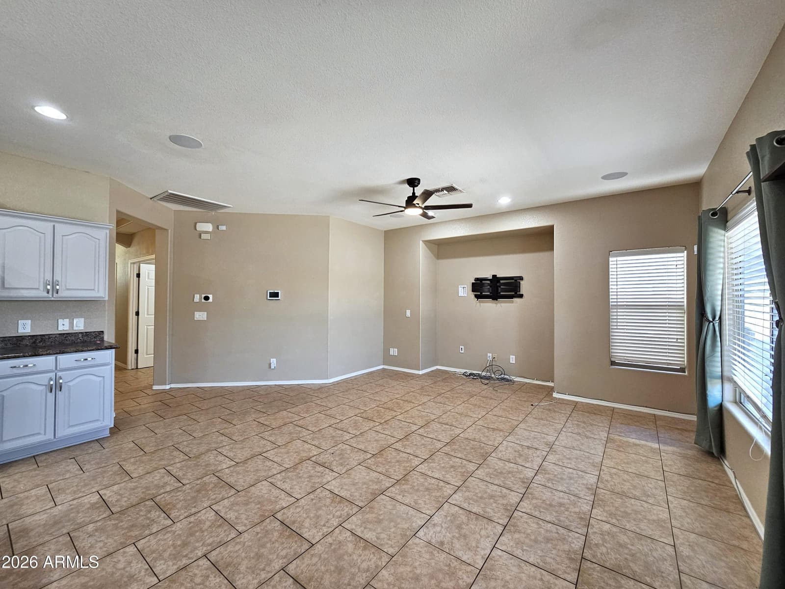 5585 Los Capanos Drive, Sierra Vista, AZ 85635 — photo 6 of 24