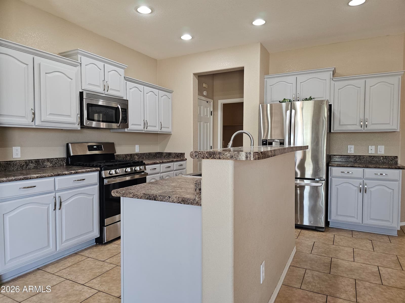 5585 Los Capanos Drive, Sierra Vista, AZ 85635 — photo 8 of 24