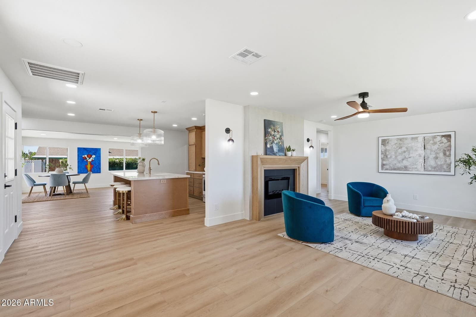 933 E CAVALIER Drive, Phoenix, AZ 85014 — photo 8 of 45