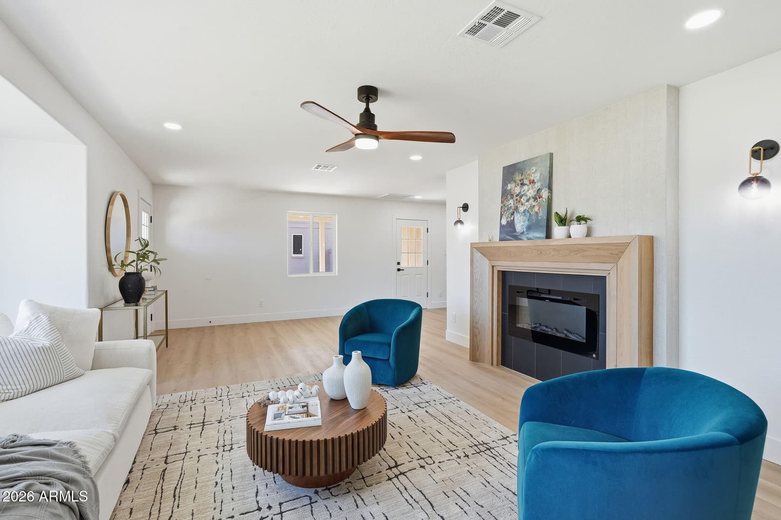 933 E CAVALIER Drive, Phoenix, AZ 85014 — photo 9 of 45