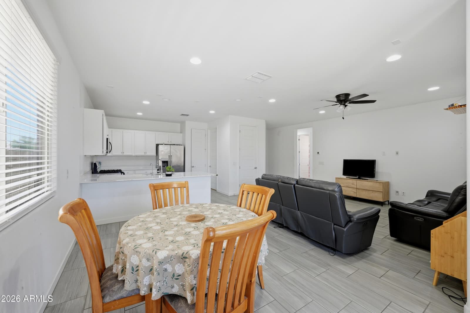 5804 N 90TH Drive, Glendale, AZ 85305 — photo 4 of 28