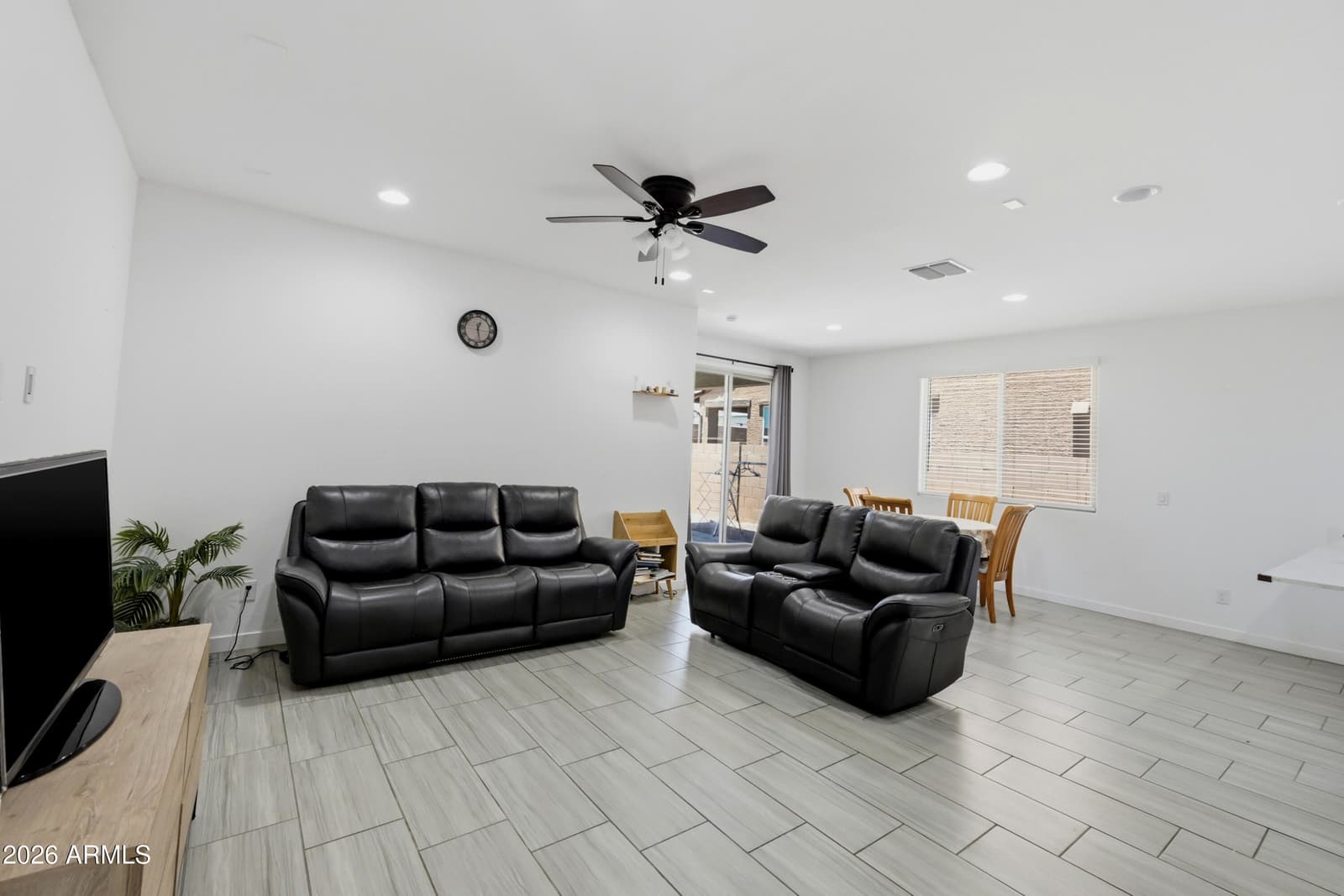 5804 N 90TH Drive, Glendale, AZ 85305 — photo 6 of 28