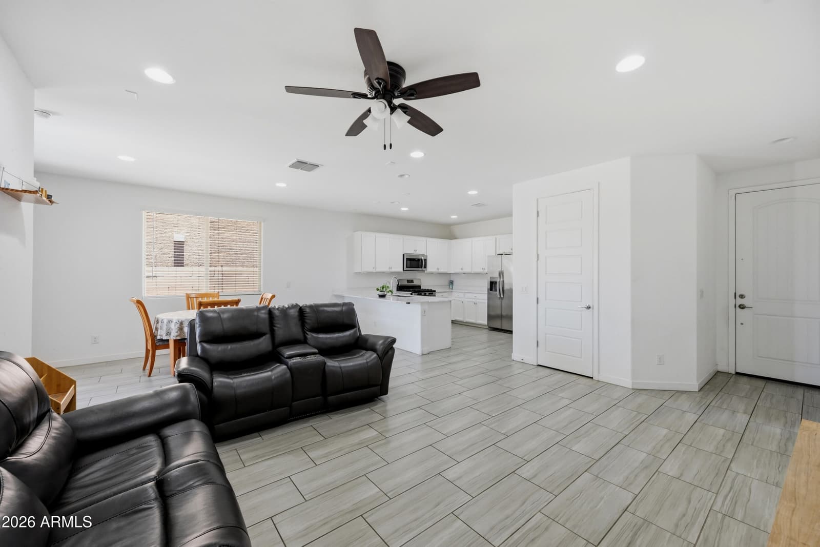 5804 N 90TH Drive, Glendale, AZ 85305 — photo 7 of 28