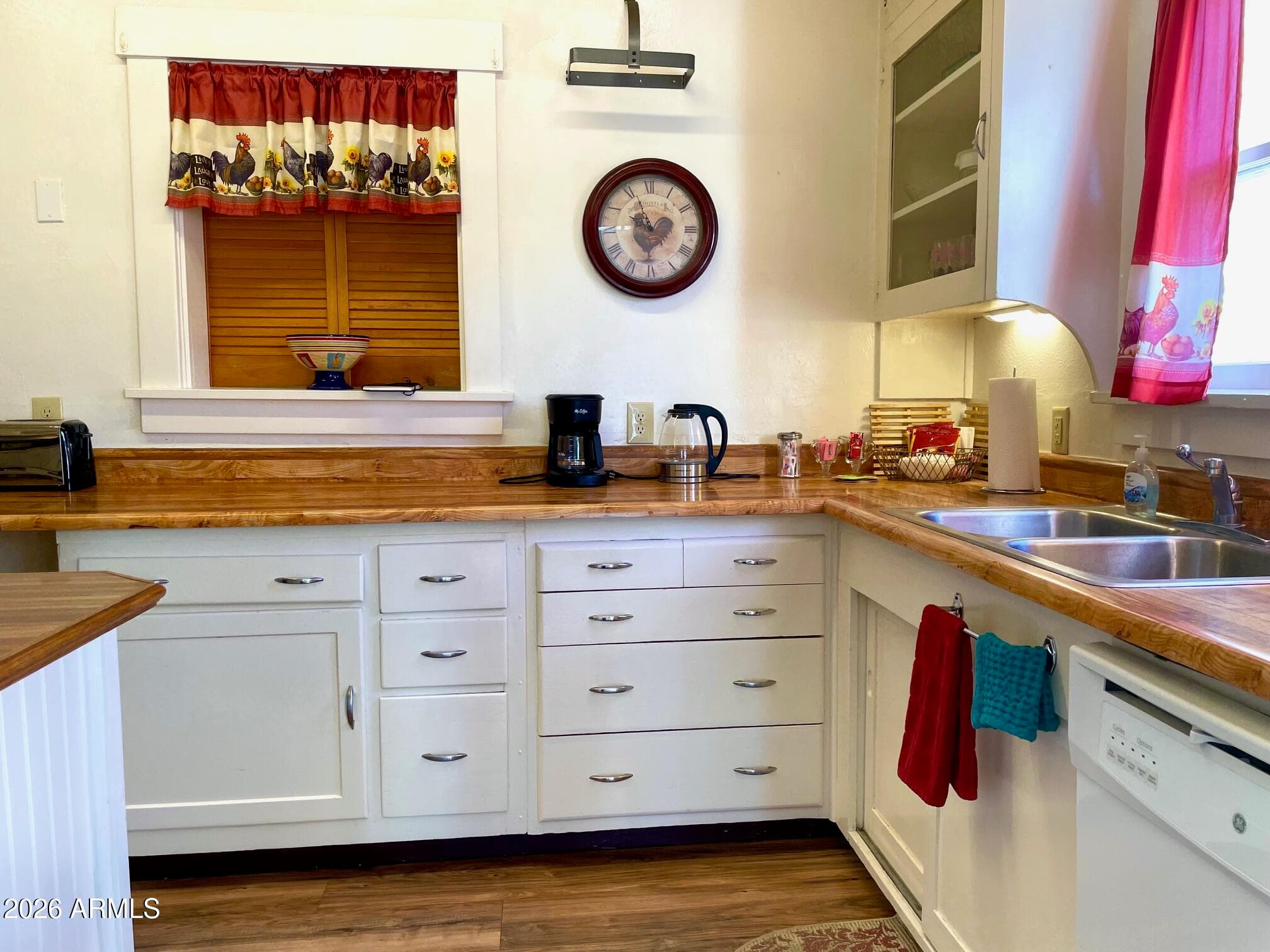 302 HOVLAND Street, Bisbee, AZ 85603 — photo 9 of 32