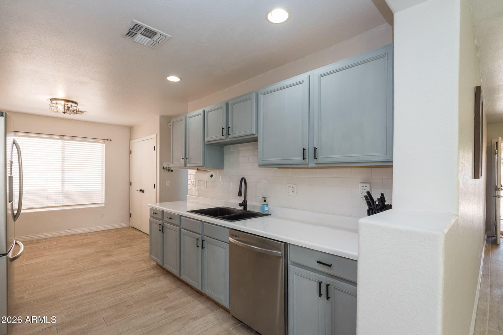 1239 E FREMONT Road, Phoenix, AZ 85042 — photo 11 of 20