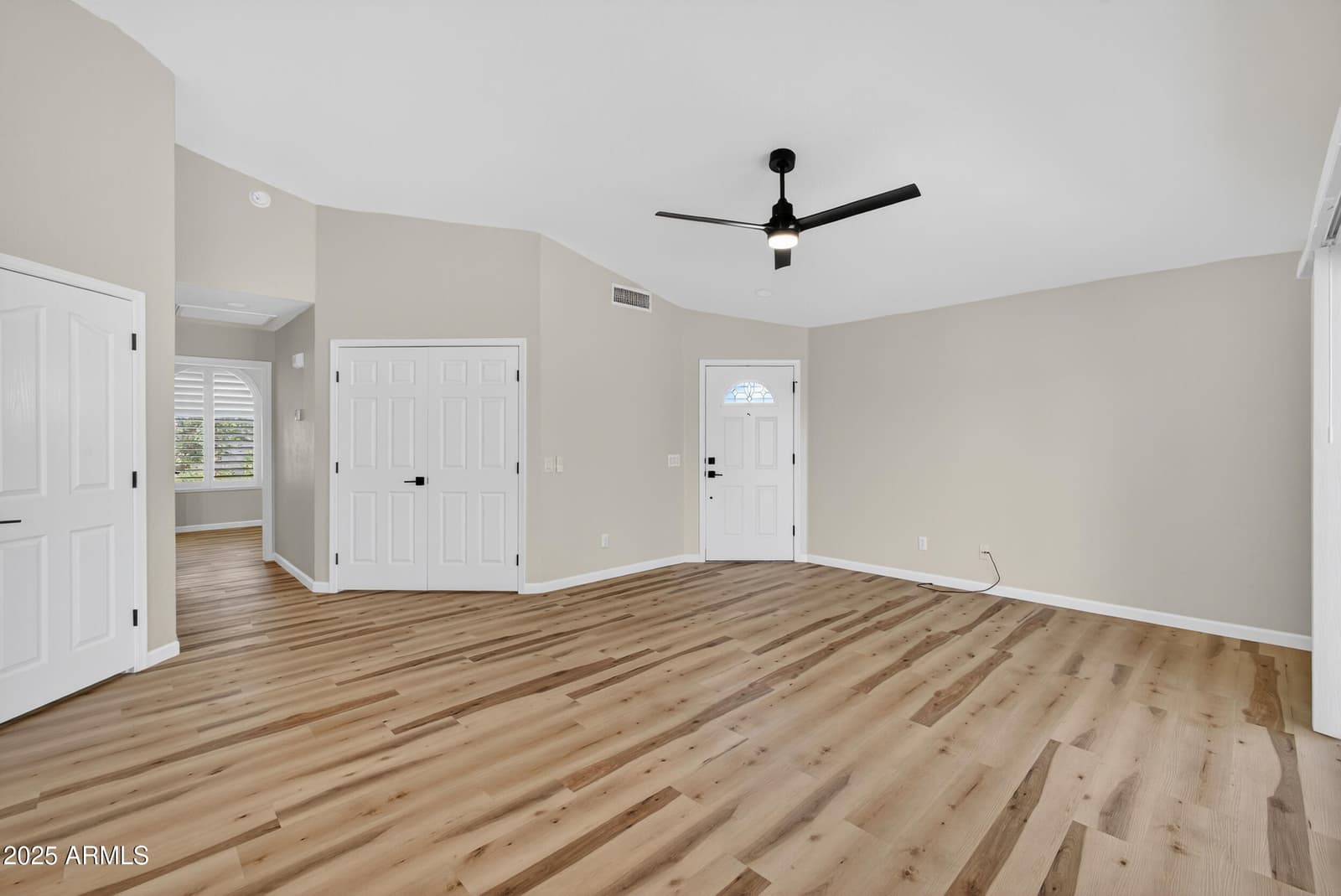 6831 S OAKMONT Drive, Chandler, AZ 85249 — photo 10 of 37