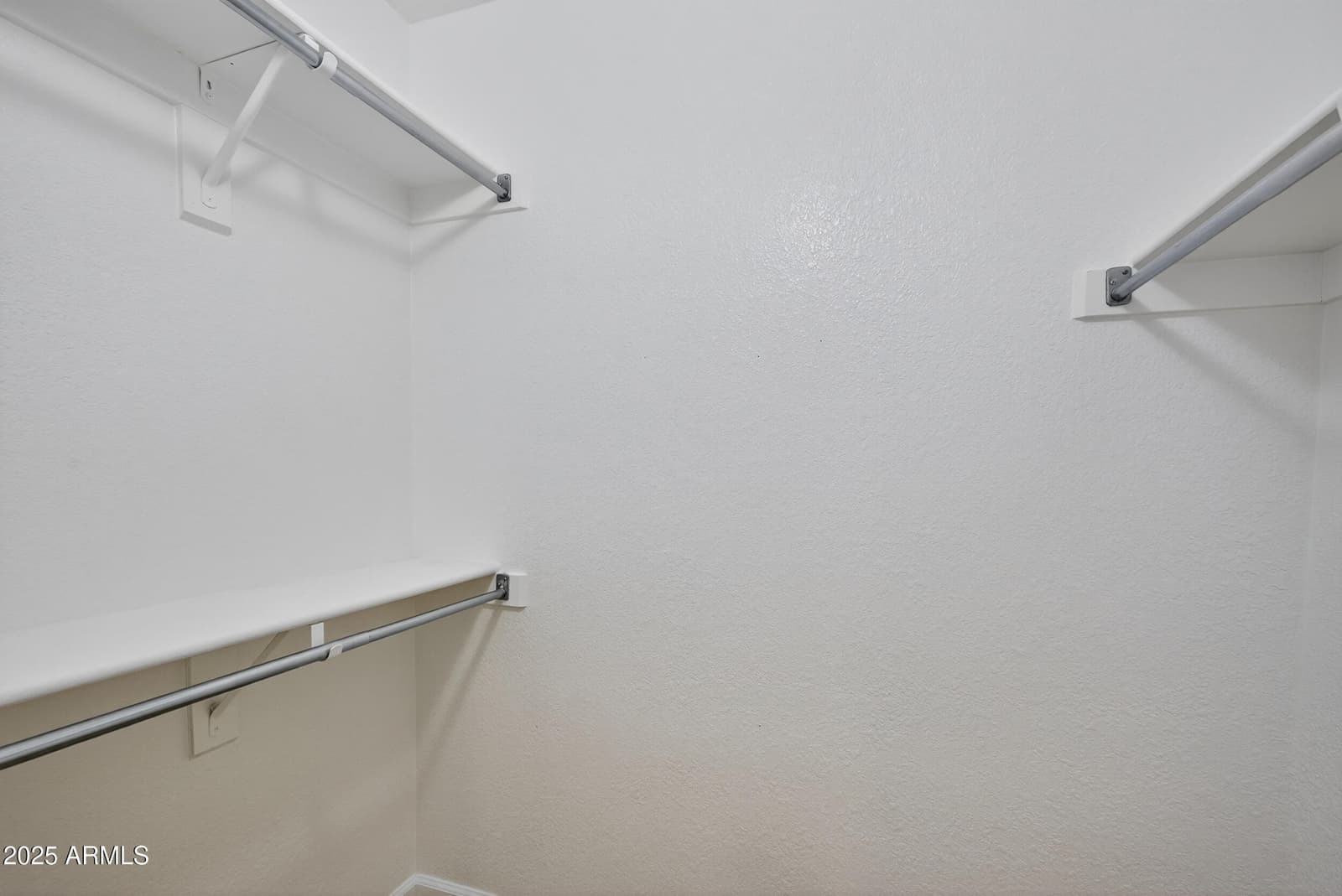6831 S OAKMONT Drive, Chandler, AZ 85249 — photo 13 of 37
