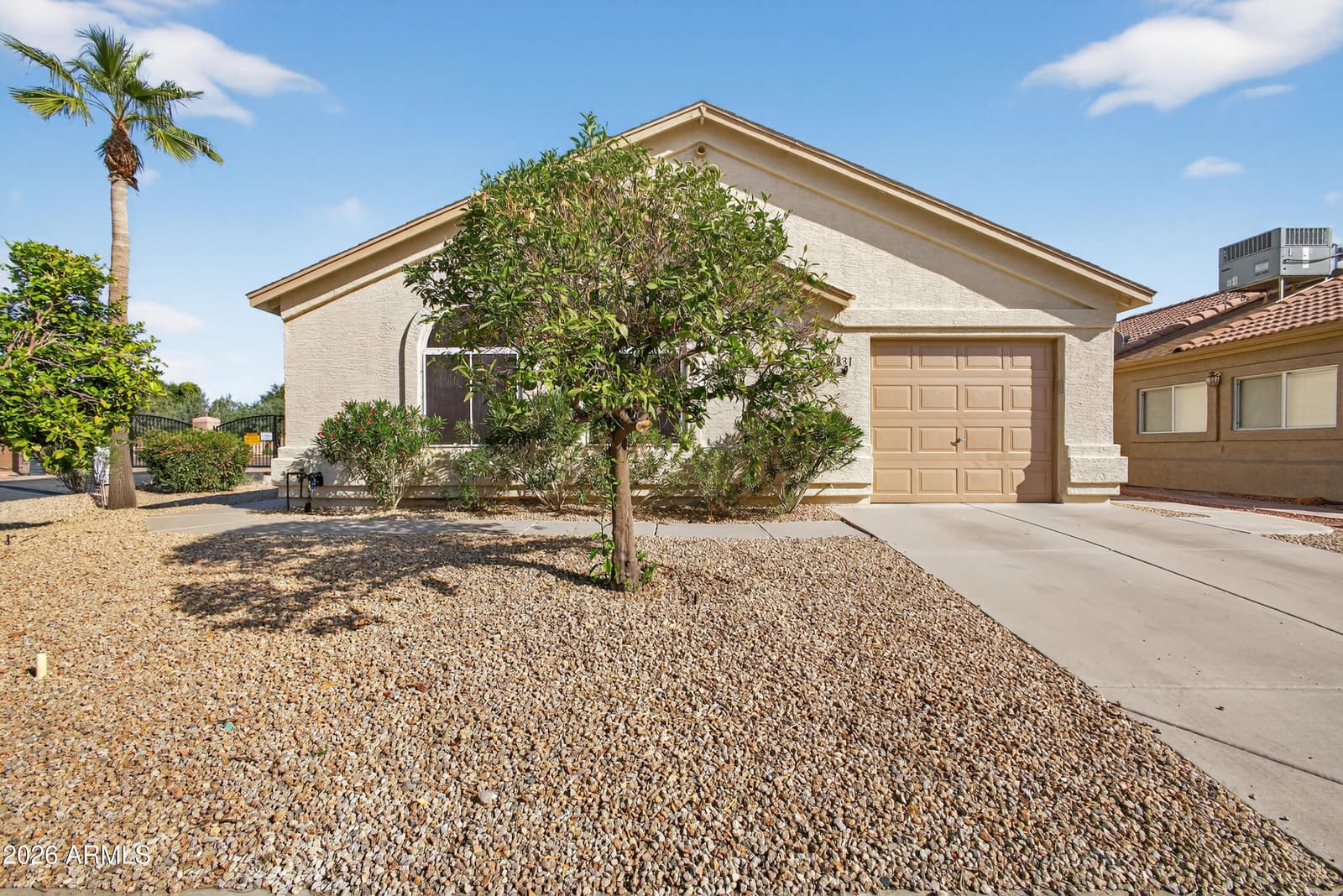 6831 S OAKMONT Drive, Chandler, AZ 85249 — photo 2 of 37