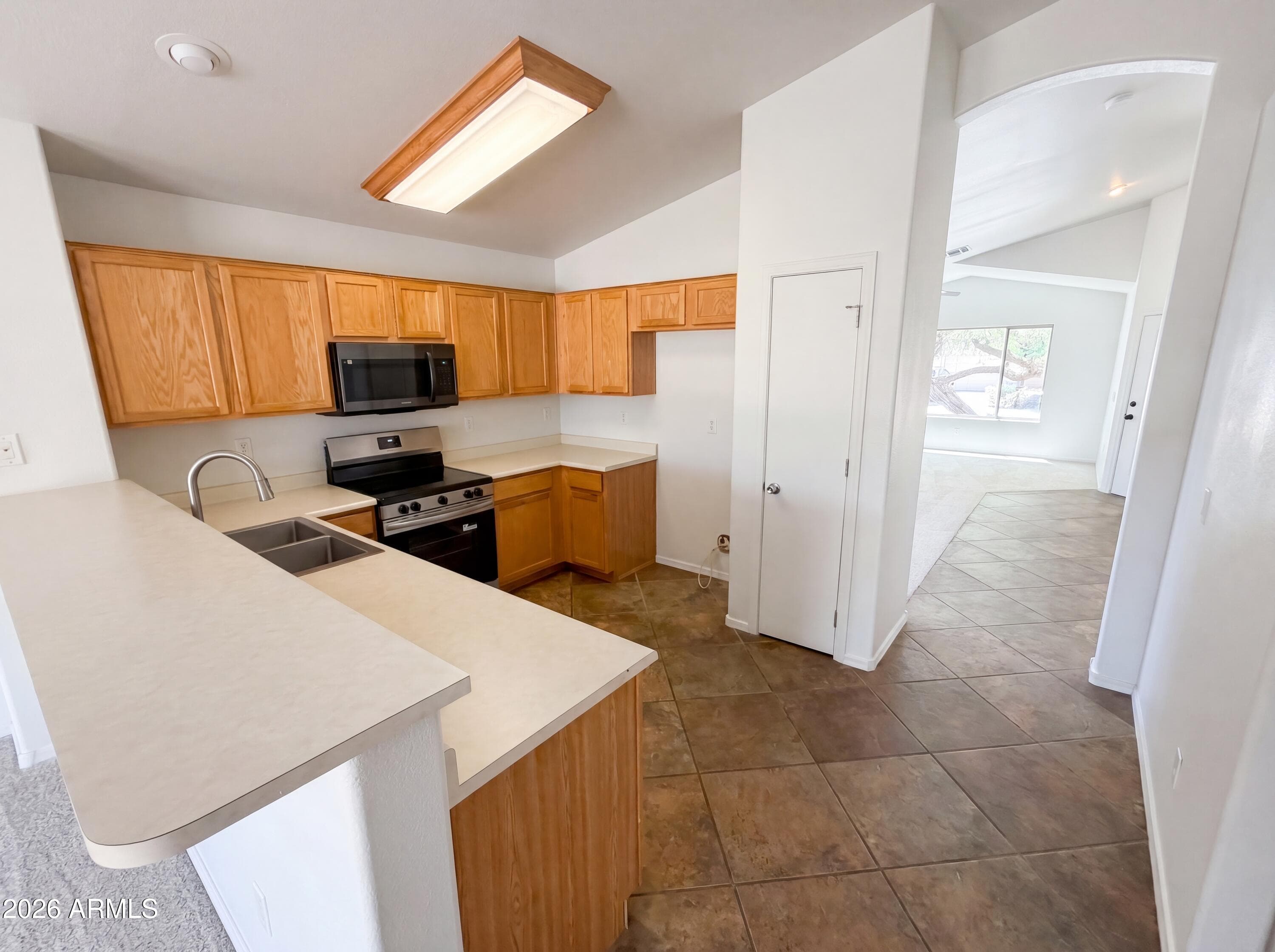 8271 N 112TH Avenue, Peoria, AZ 85345 — photo 13 of 27