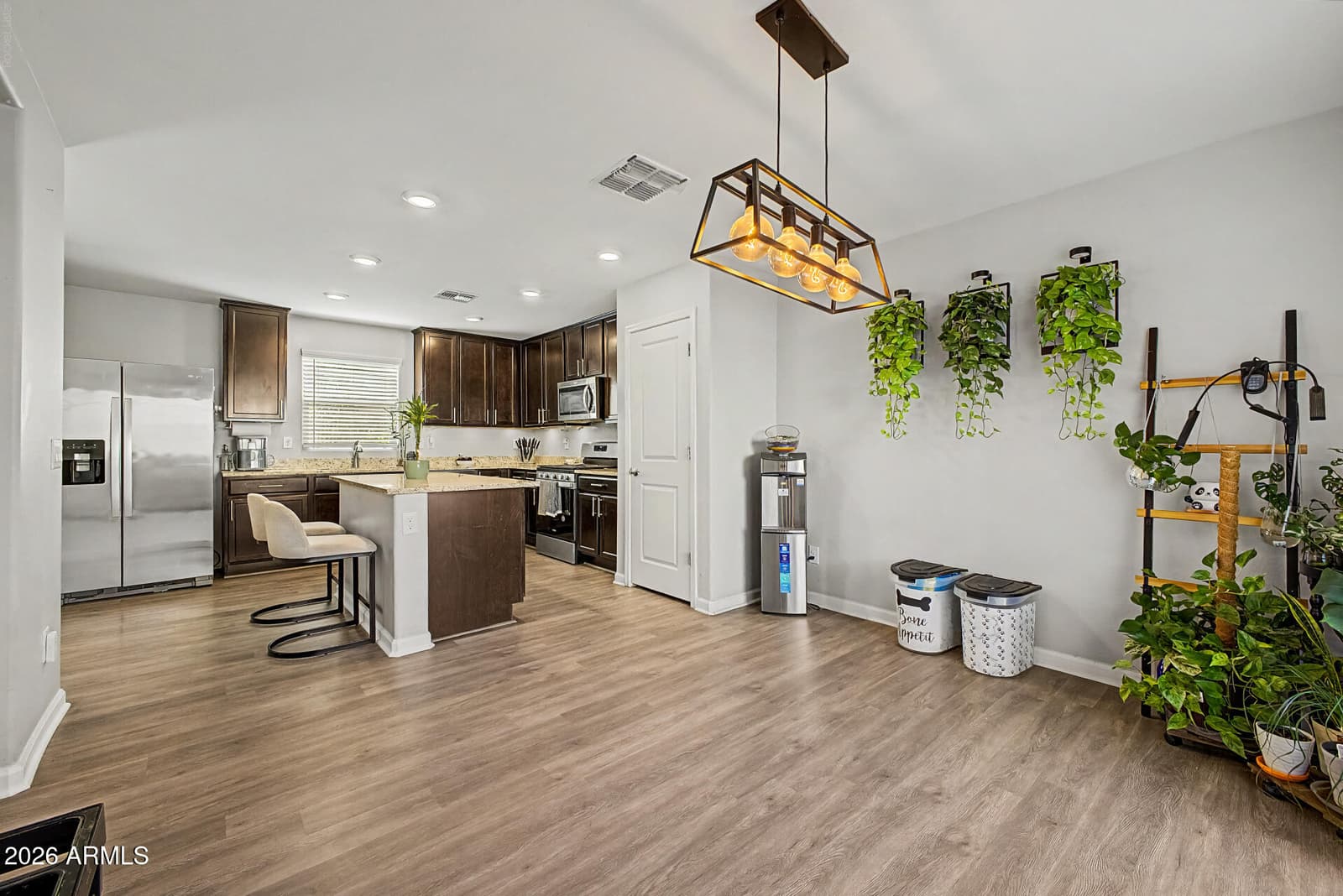 8037 W AGORA Lane, Phoenix, AZ 85043 — photo 11 of 33