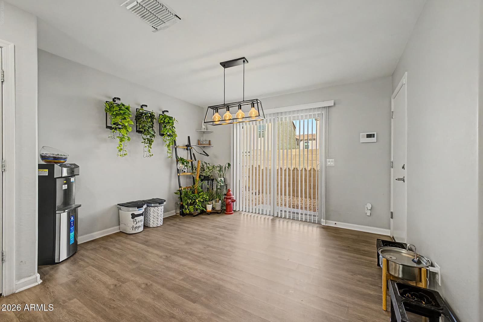 8037 W AGORA Lane, Phoenix, AZ 85043 — photo 5 of 33