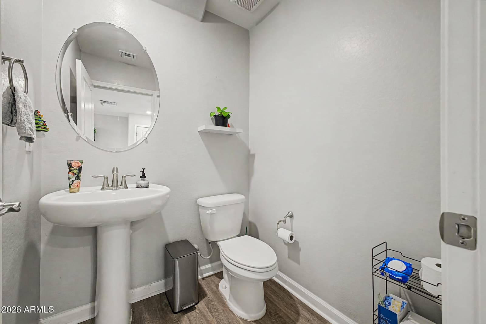 8037 W AGORA Lane, Phoenix, AZ 85043 — photo 12 of 33