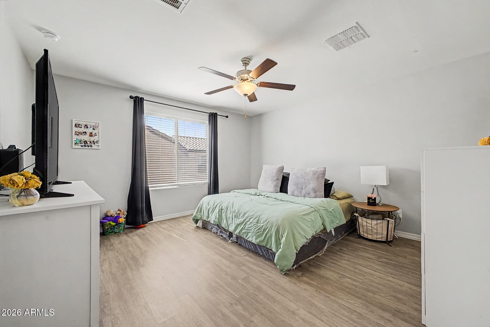 8037 W AGORA Lane, Phoenix, AZ 85043 — photo 13 of 33