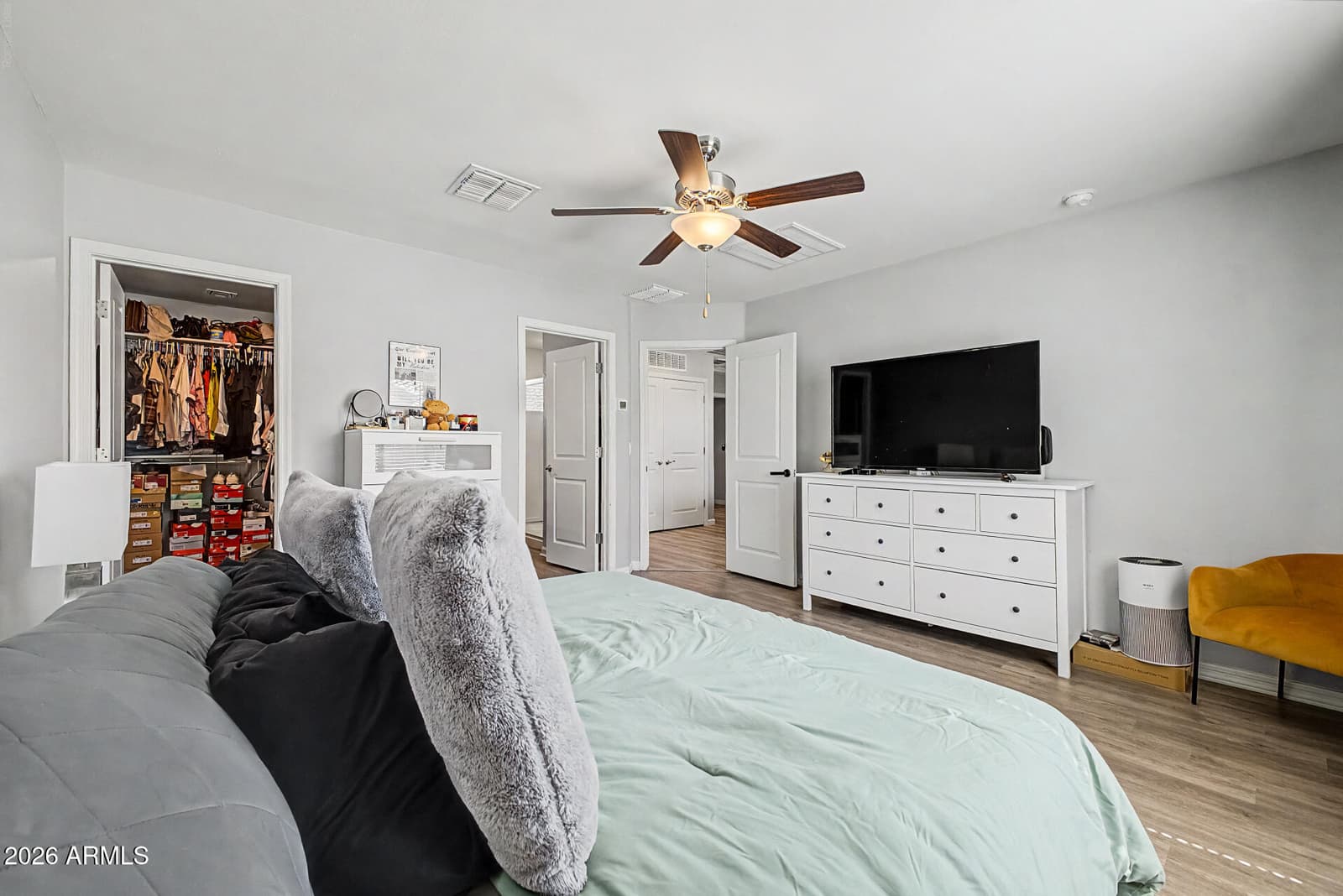 8037 W AGORA Lane, Phoenix, AZ 85043 — photo 15 of 33