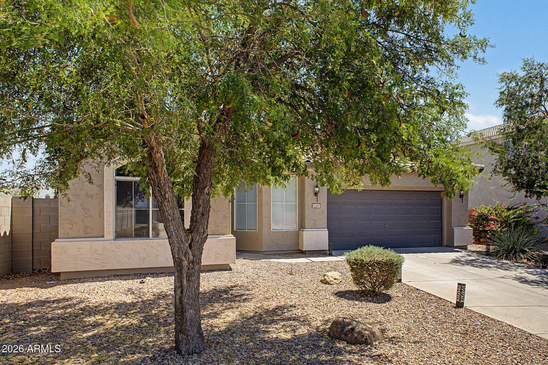 1225 E GRENADINE Road, Phoenix, AZ 85040 — photo 2 of 36