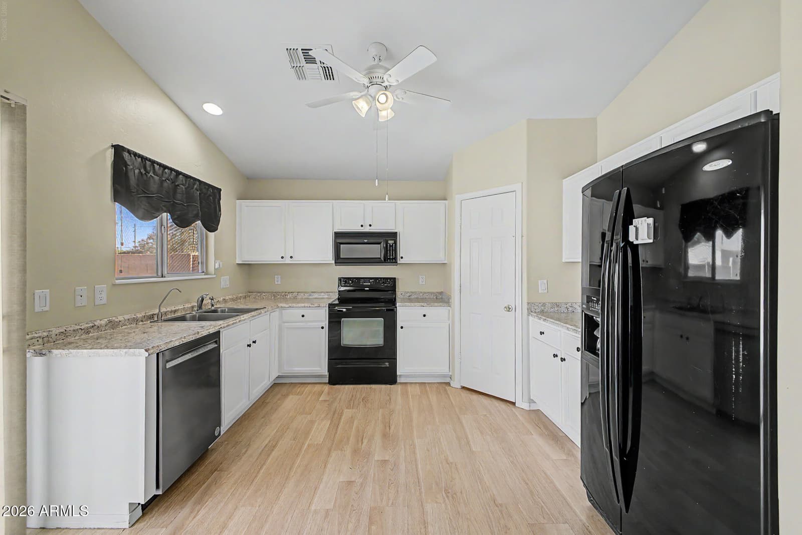 31193 N MESQUITE Way, San Tan Valley, AZ 85143 — photo 14 of 28