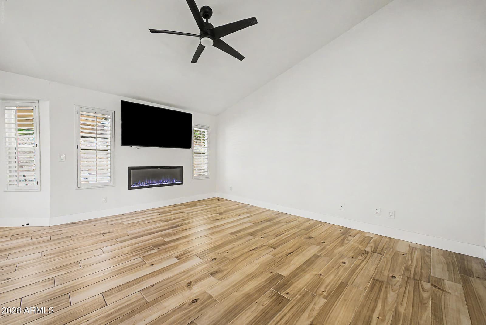 5526 E EVERGREEN Street, Mesa, AZ 85205 — photo 12 of 34