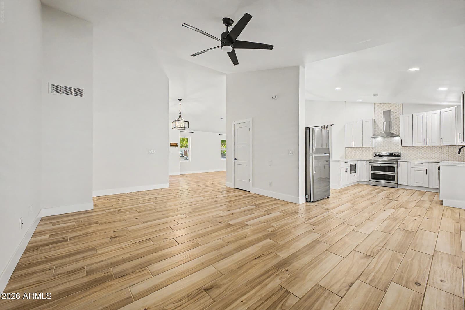 5526 E EVERGREEN Street, Mesa, AZ 85205 — photo 14 of 34