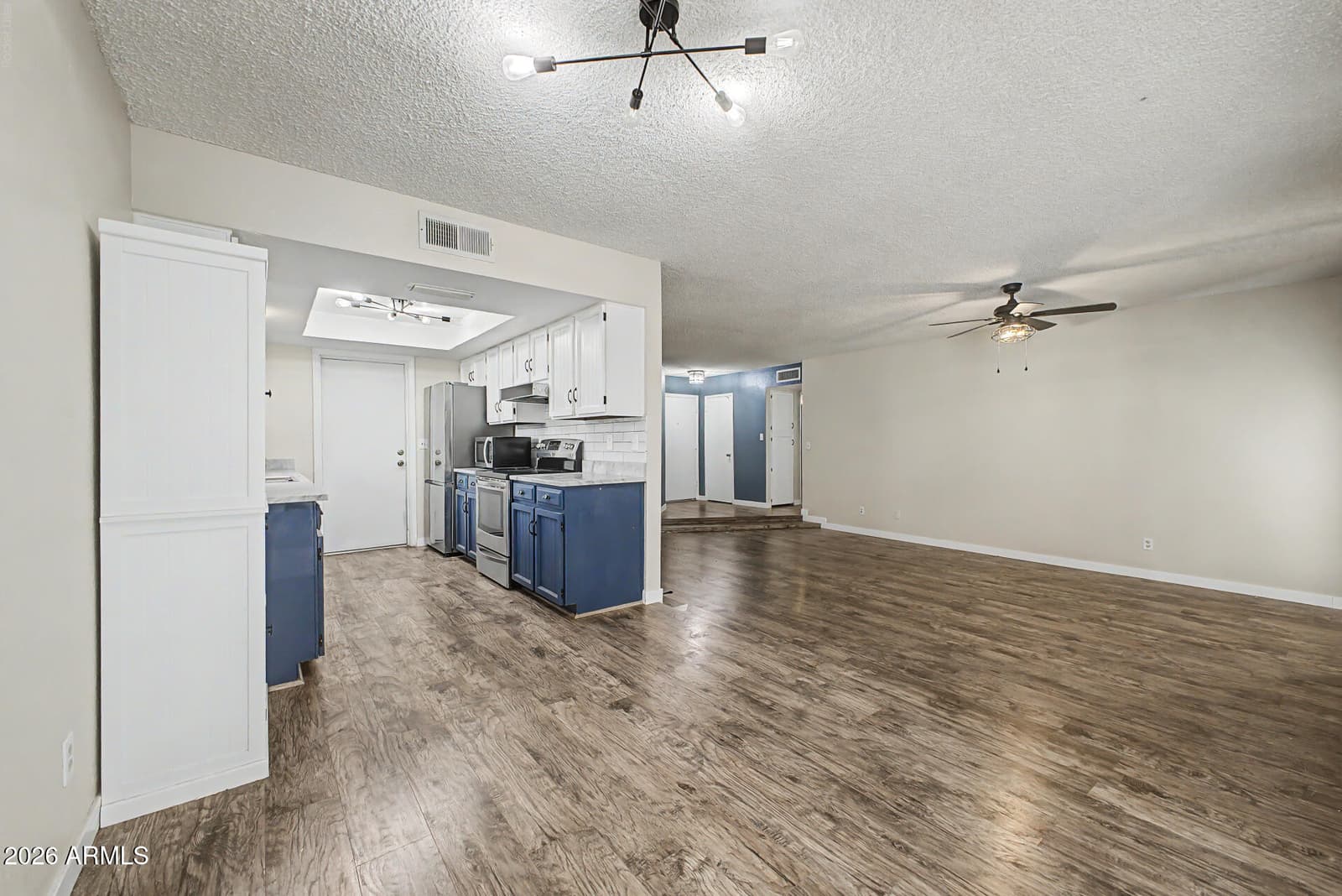 2956 W SANDRA Terrace, Phoenix, AZ 85053 — photo 6 of 18