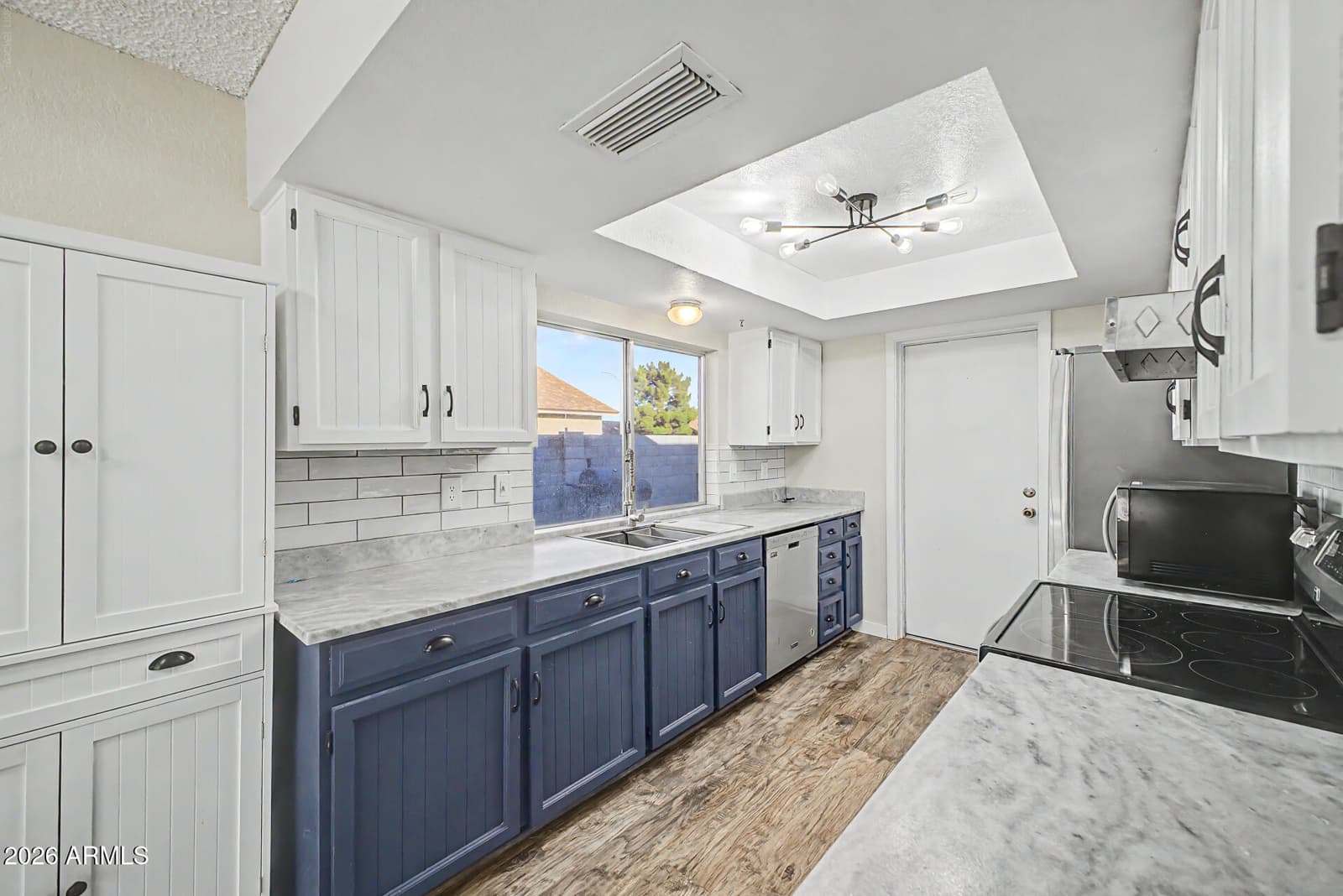 2956 W SANDRA Terrace, Phoenix, AZ 85053 — photo 7 of 18