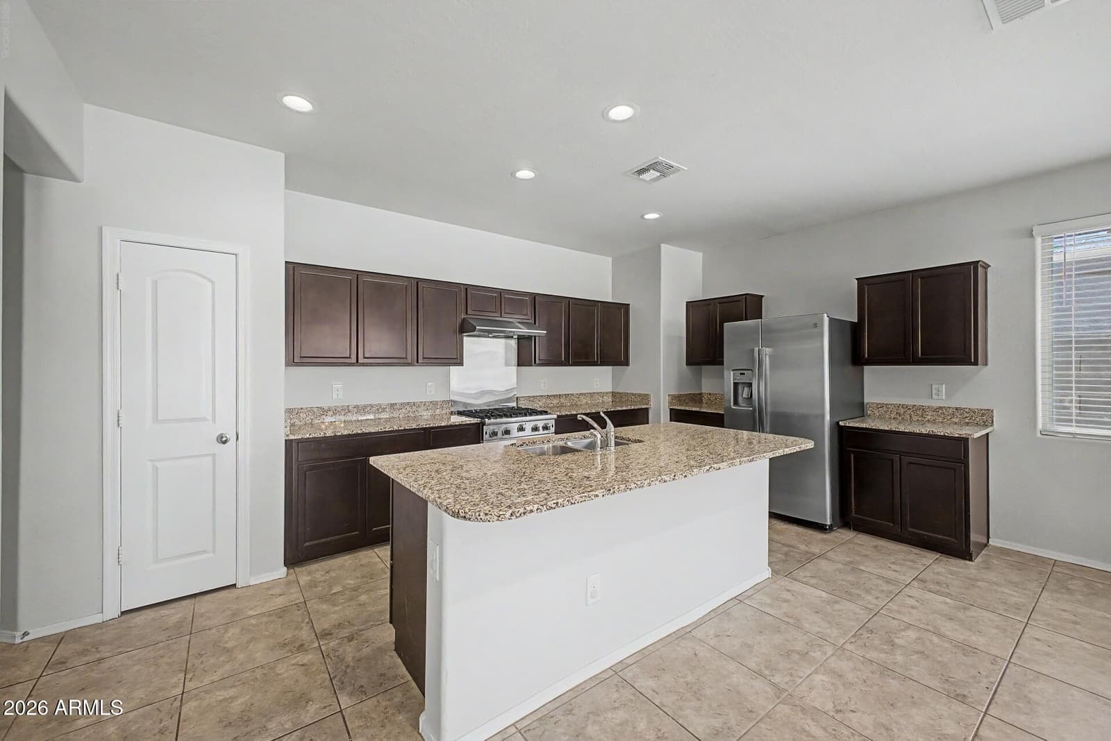 31070 W WHITTON Avenue, Buckeye, AZ 85396 — photo 13 of 32