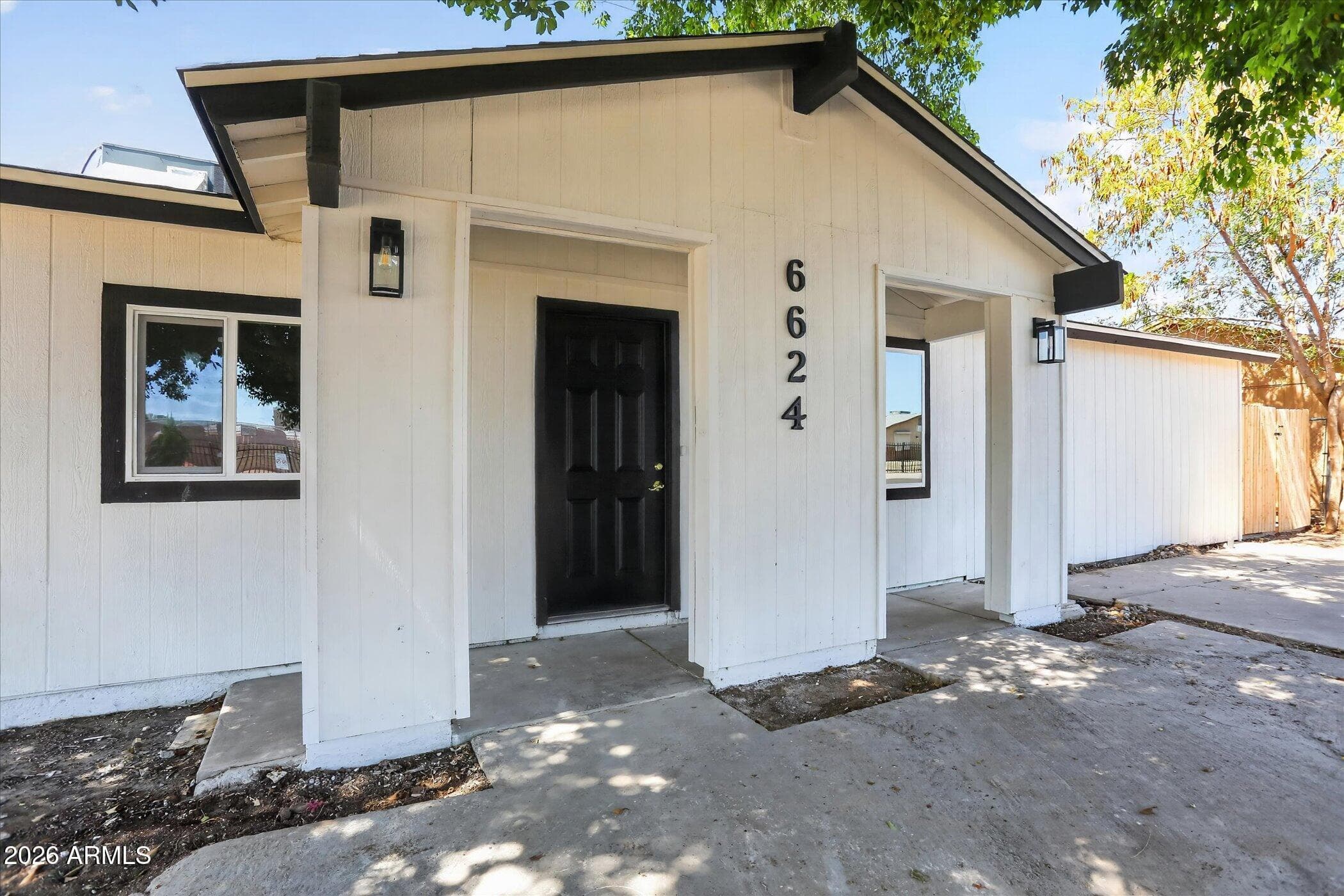 6624 W Columbus Avenue, Phoenix, AZ 85033 — photo 4 of 39