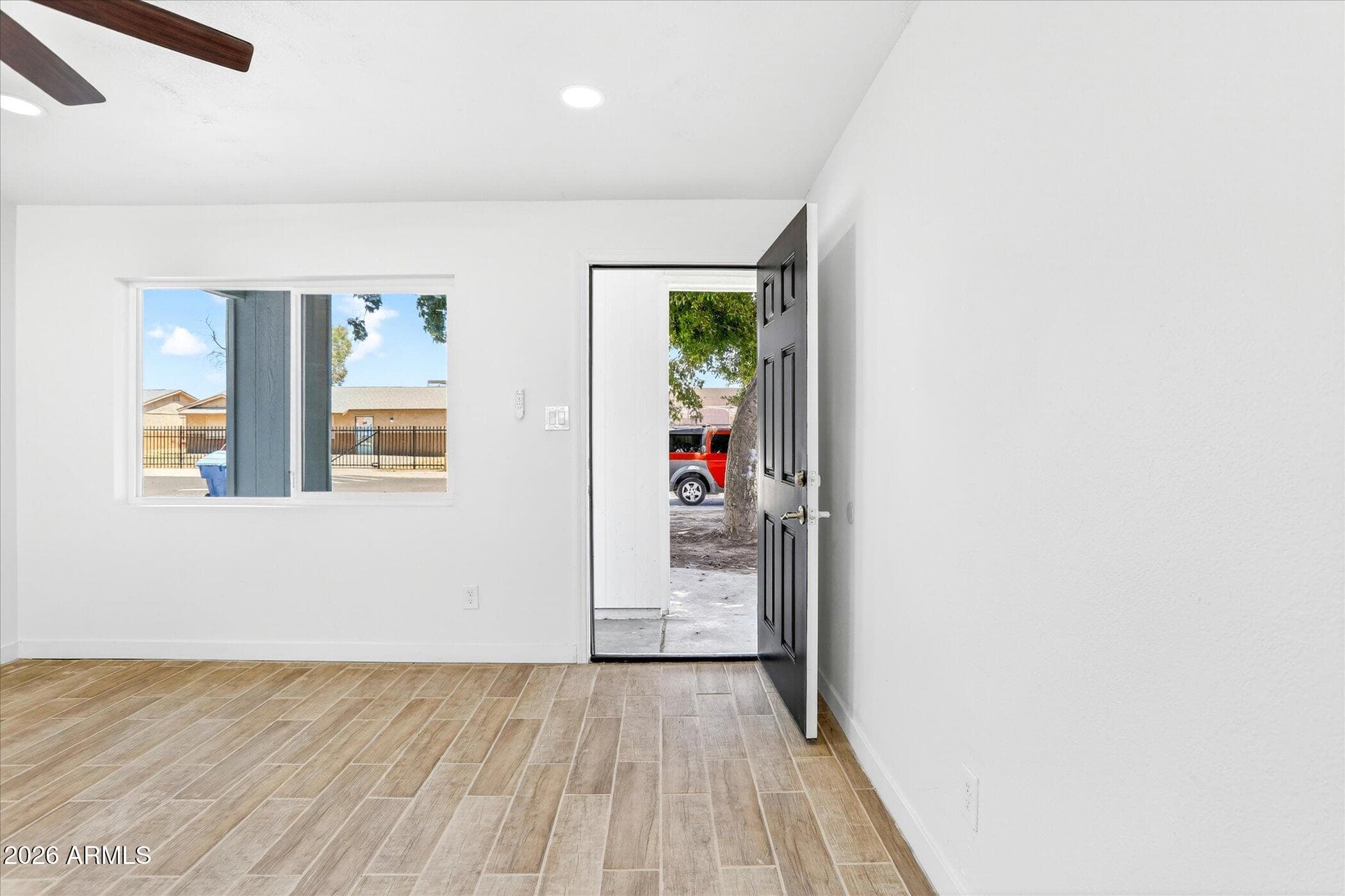 6624 W Columbus Avenue, Phoenix, AZ 85033 — photo 5 of 39