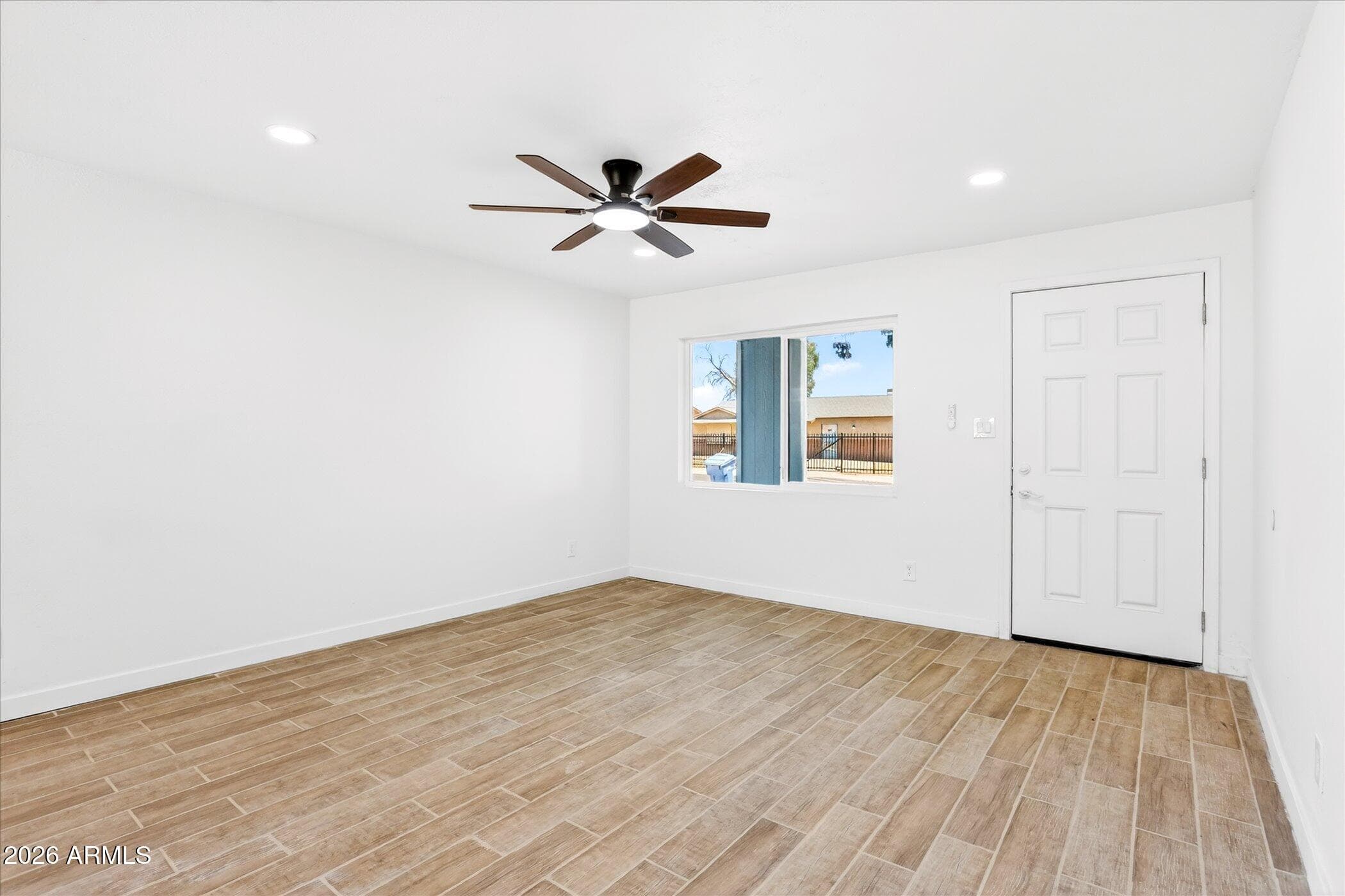 6624 W Columbus Avenue, Phoenix, AZ 85033 — photo 7 of 39