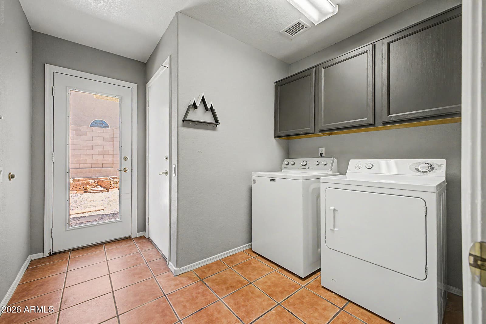 1728 E SAMUEL Drive, Phoenix, AZ 85024 — photo 9 of 25