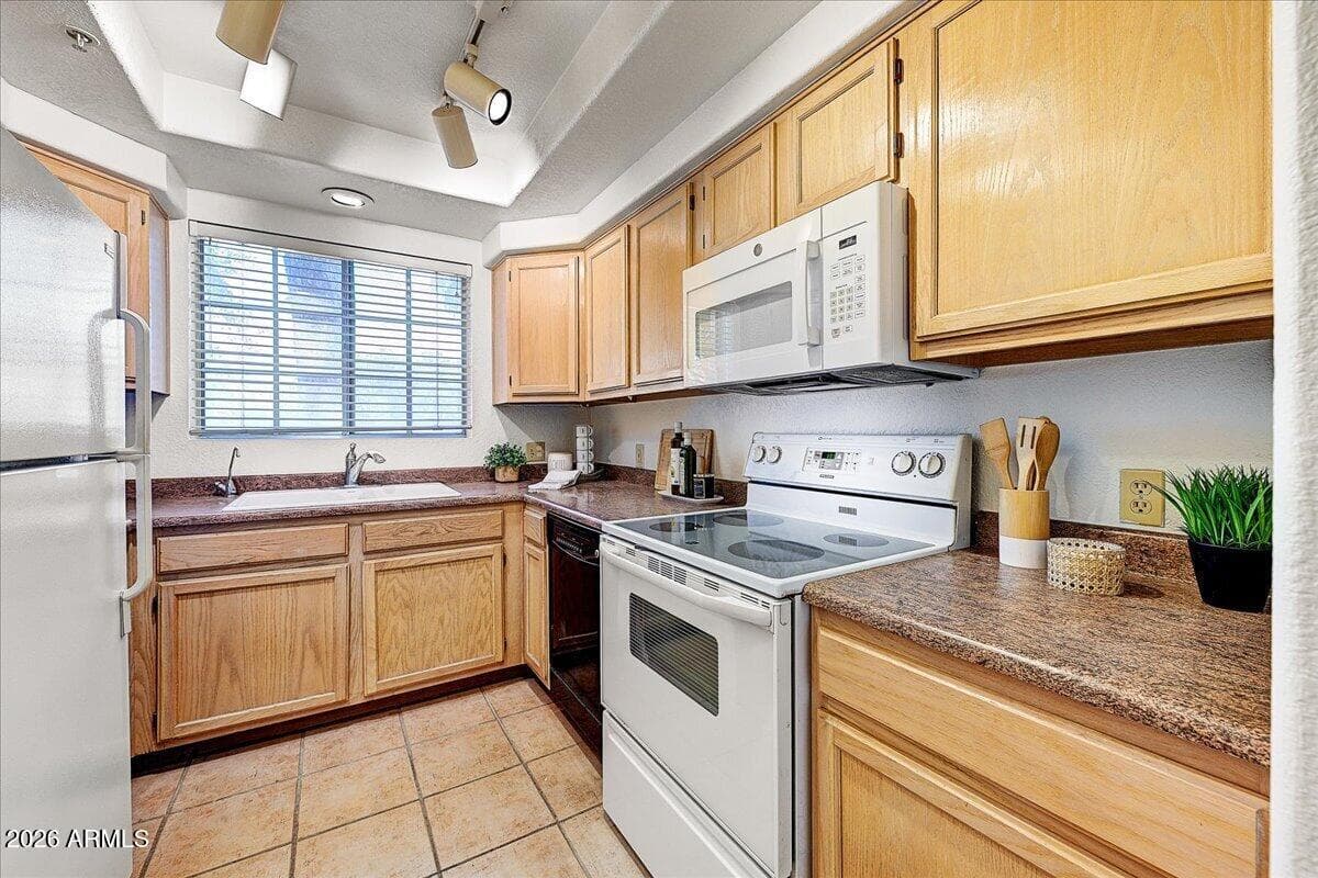 10101 N ARABIAN Trail 2033, Scottsdale, AZ 85258 — photo 10 of 27