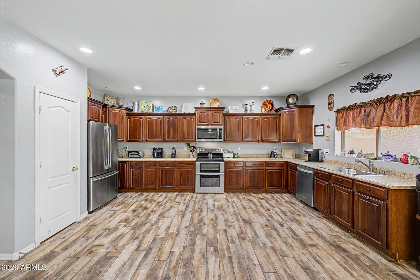 1774 E WILDFLOWER Lane, Casa Grande, AZ 85122 — photo 21 of 103
