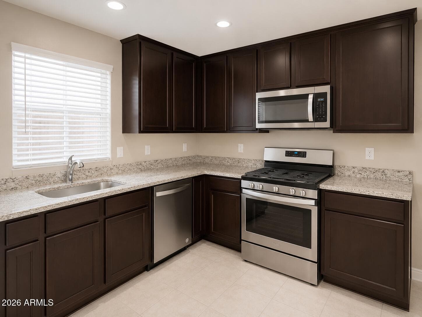 8247 W ILLINI Street, Phoenix, AZ 85043 — photo 3 of 25