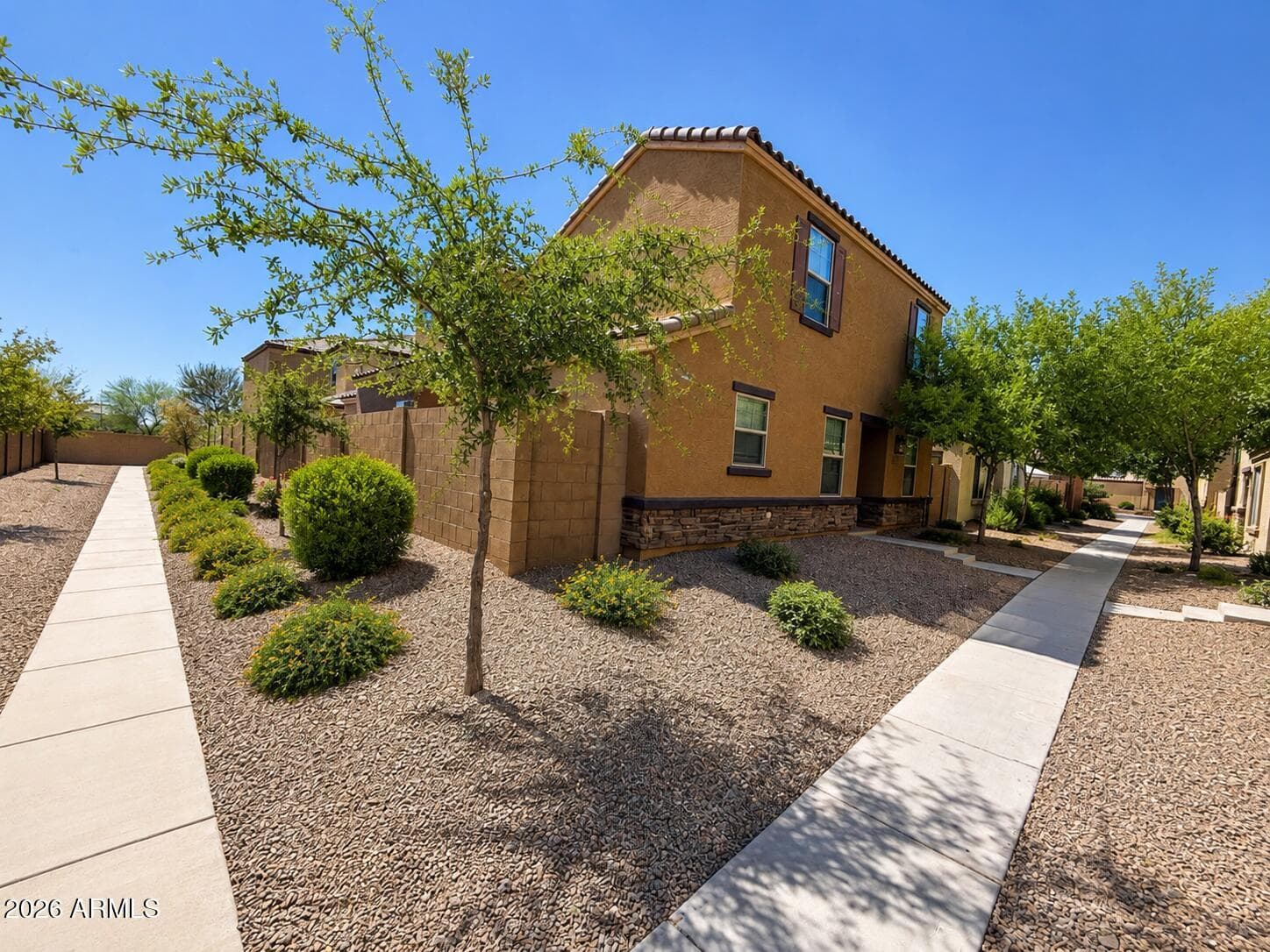 8247 W ILLINI Street, Phoenix, AZ 85043 — photo 10 of 25