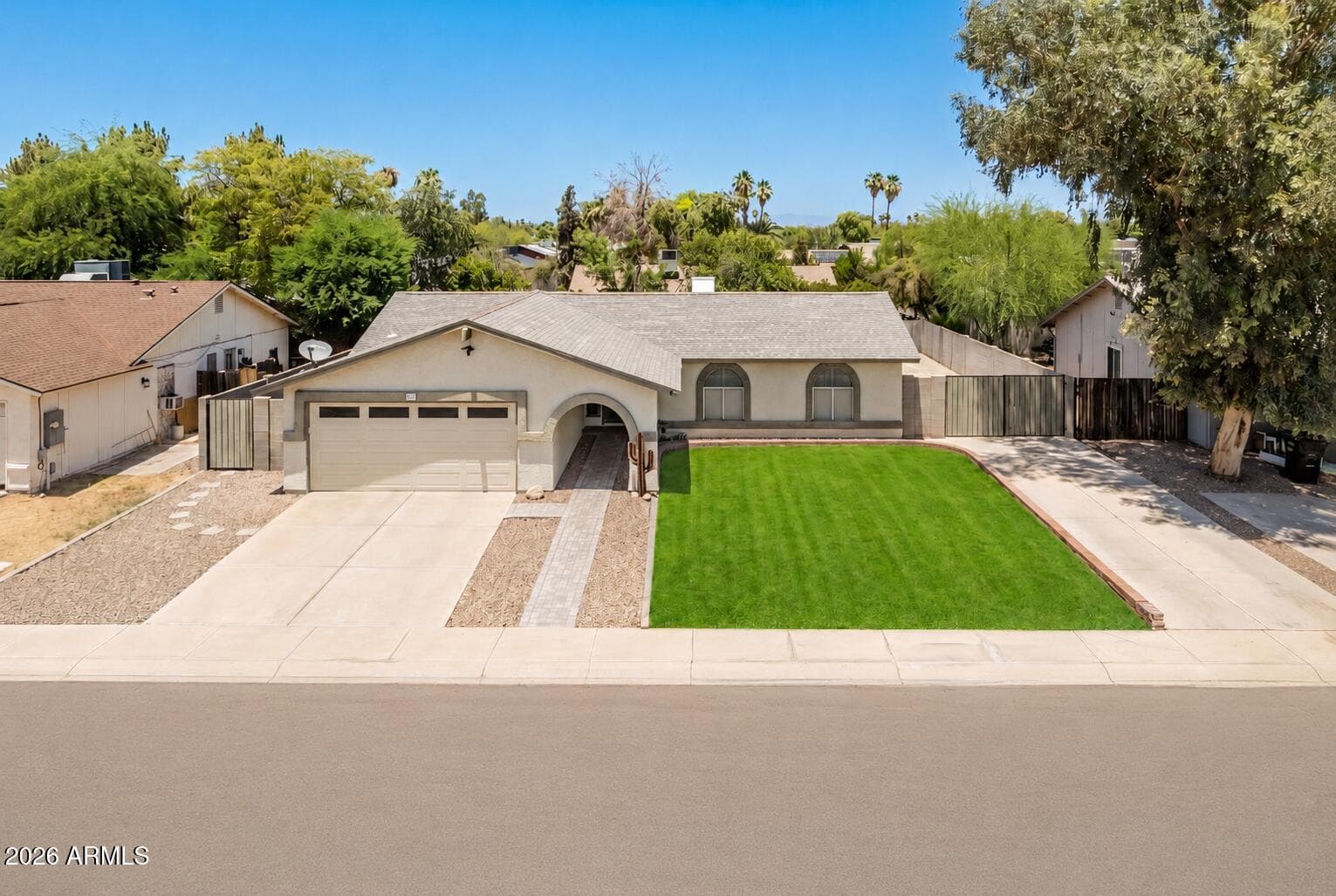 540 W Myrna Lane, Chandler, AZ 85225 — photo 2 of 28