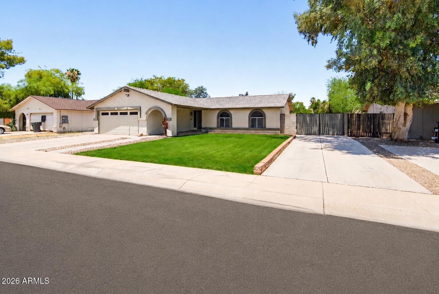 540 W Myrna Lane, Chandler, AZ 85225 — photo 4 of 28