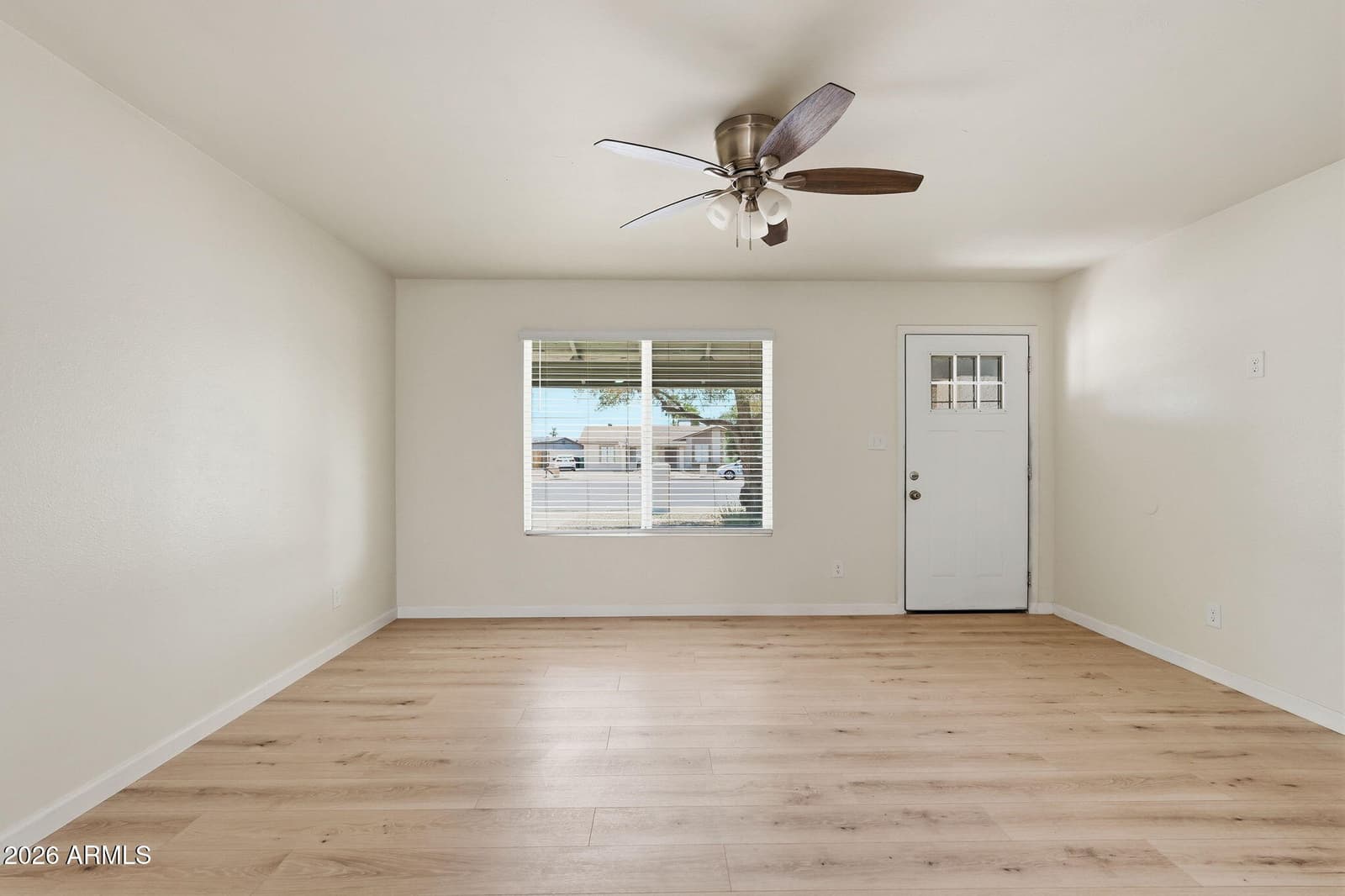 612 W FARMDALE Avenue, Mesa, AZ 85210 — photo 4 of 39